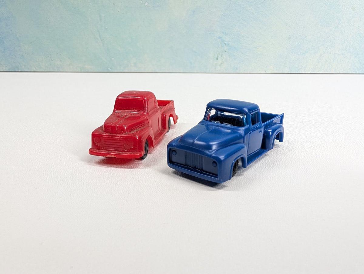 USED HO Scale Pick-Up Trucks (2 pcs)