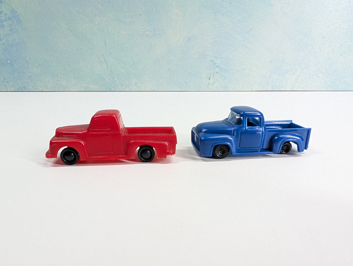 USED HO Scale Pick-Up Trucks (2 pcs)
