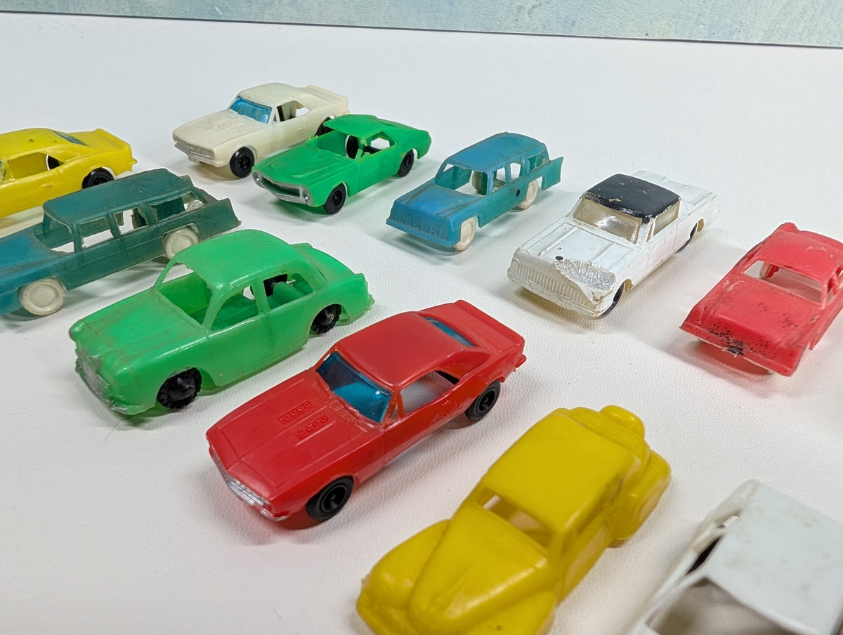 USED HO Scale Lot of Various Vehicles (15 pcs)