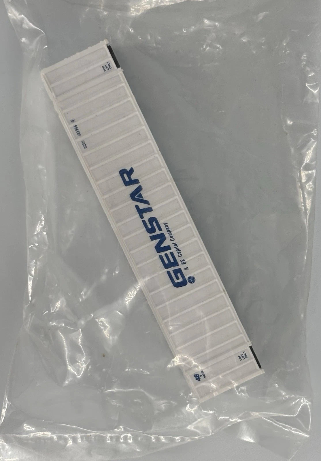 Walthers 933-3458 N Scale 48' Rib-Side Container Genstar