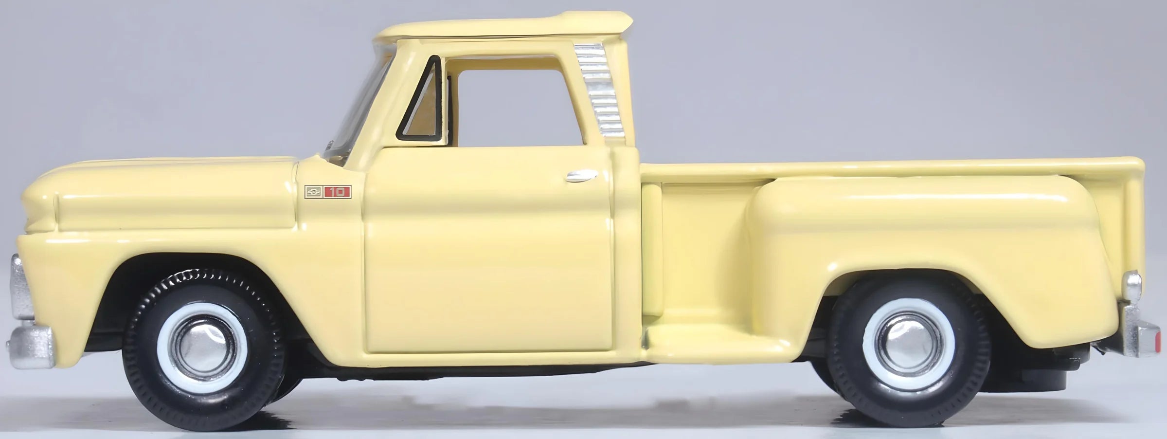 Oxford Diecast 87CP65007 HO Scale 1965 Chevrolet Stepside Pickup - Assembled, Yellow