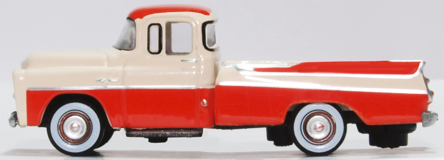 Oxford Diecast 87DP57001 HO Scale 1957 Dodge D100 Sweptside Pick Up Truck - Assembled, Tropical Coral/Ivory