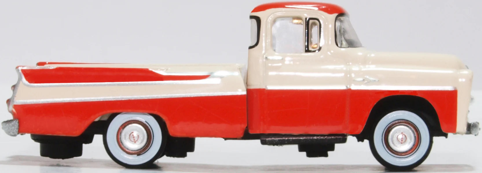 Oxford Diecast 87DP57001 HO Scale 1957 Dodge D100 Sweptside Pick Up Truck - Assembled, Tropical Coral/Ivory