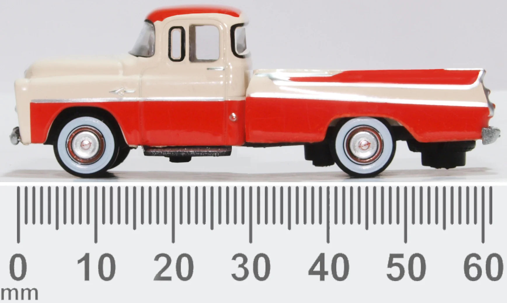 Oxford Diecast 87DP57001 HO Scale 1957 Dodge D100 Sweptside Pick Up Truck - Assembled, Tropical Coral/Ivory