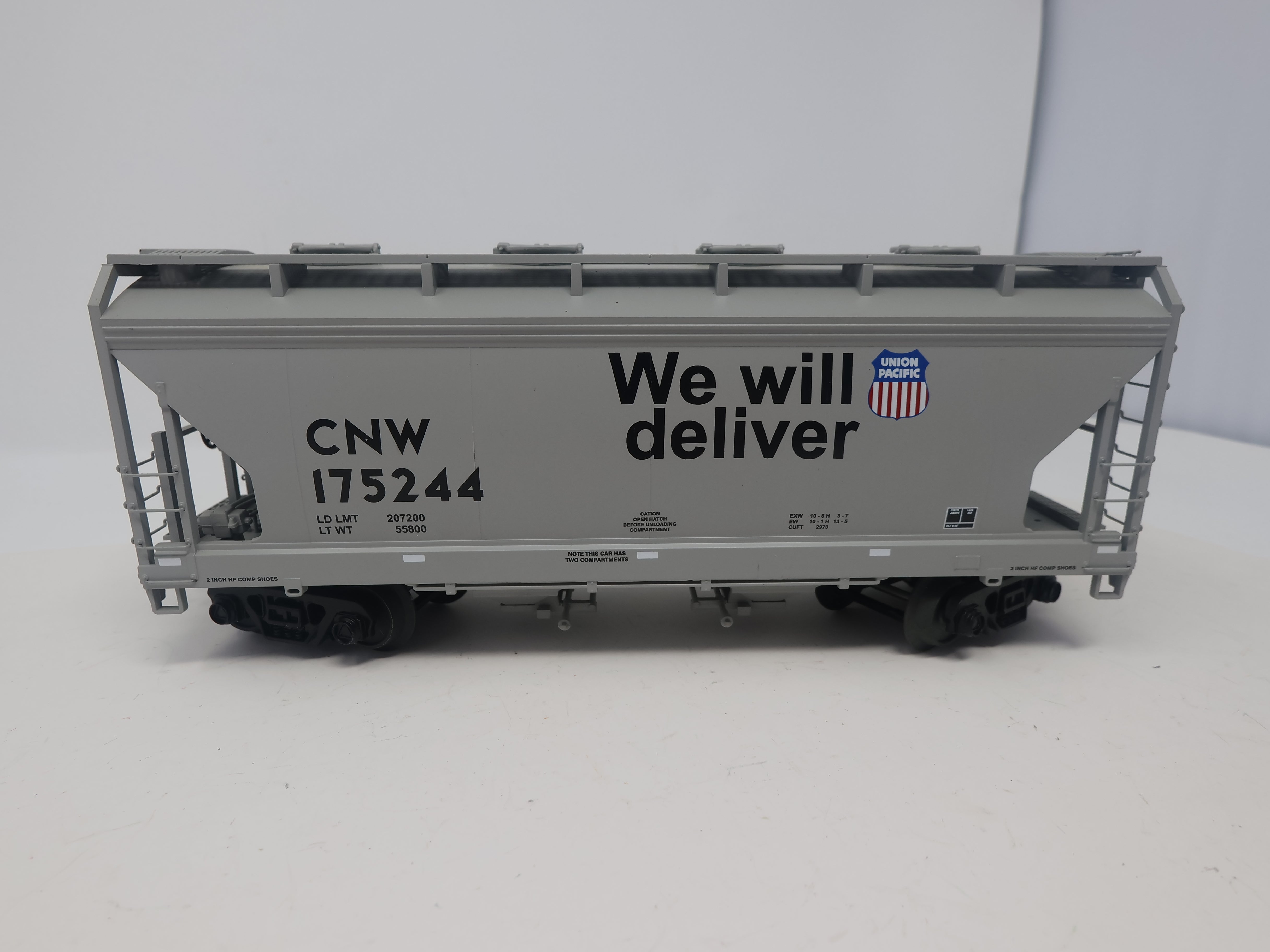 USED MTH Premier 20-97648 O, 2 Bay Centerflow Hopper Union Pacific Heritage Series, Chicago & North Western CNW #175244