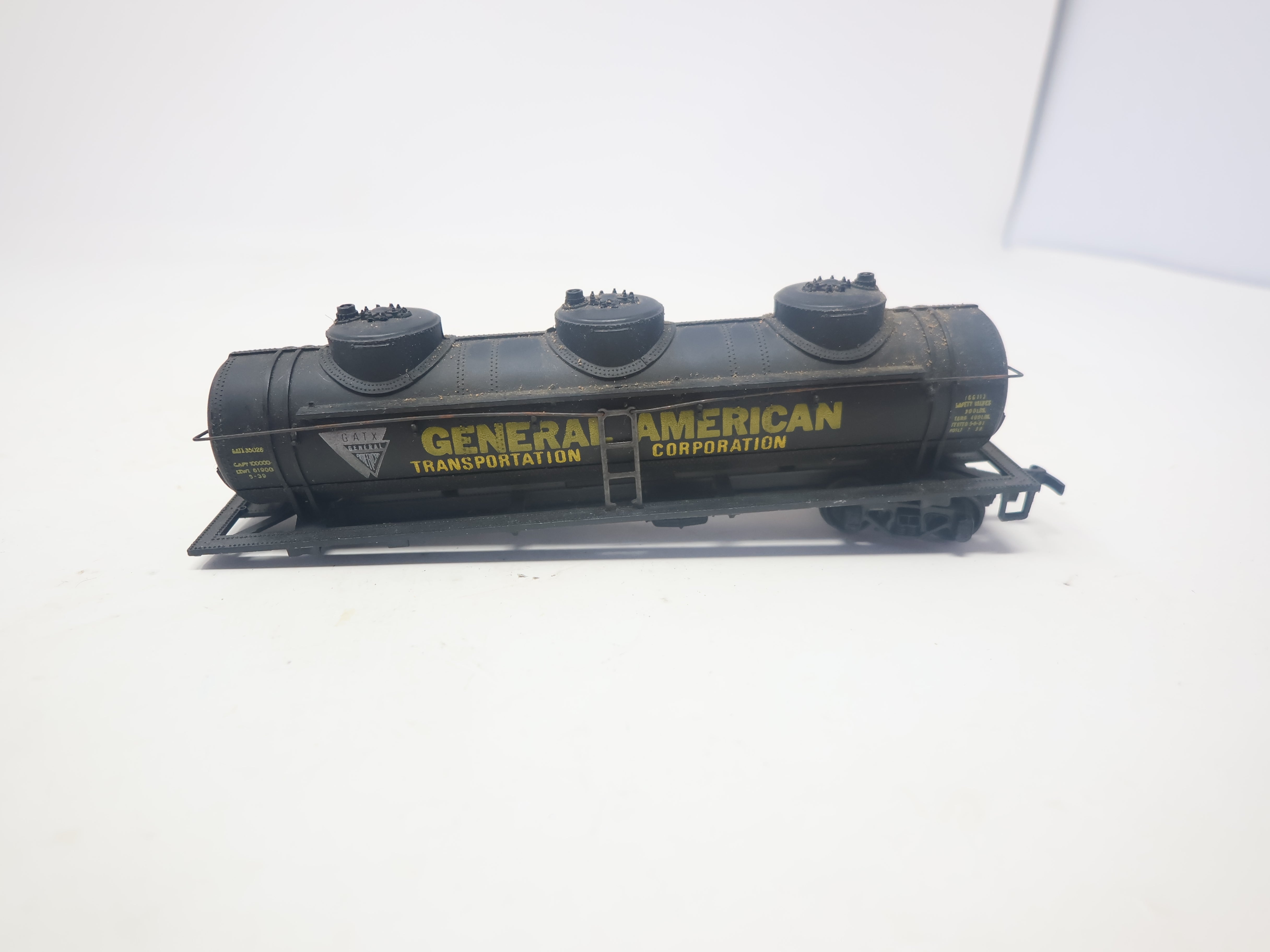 USED AHM HO Scale, Triple Dome Tank Car, General American GATX #35028, Missing Parts