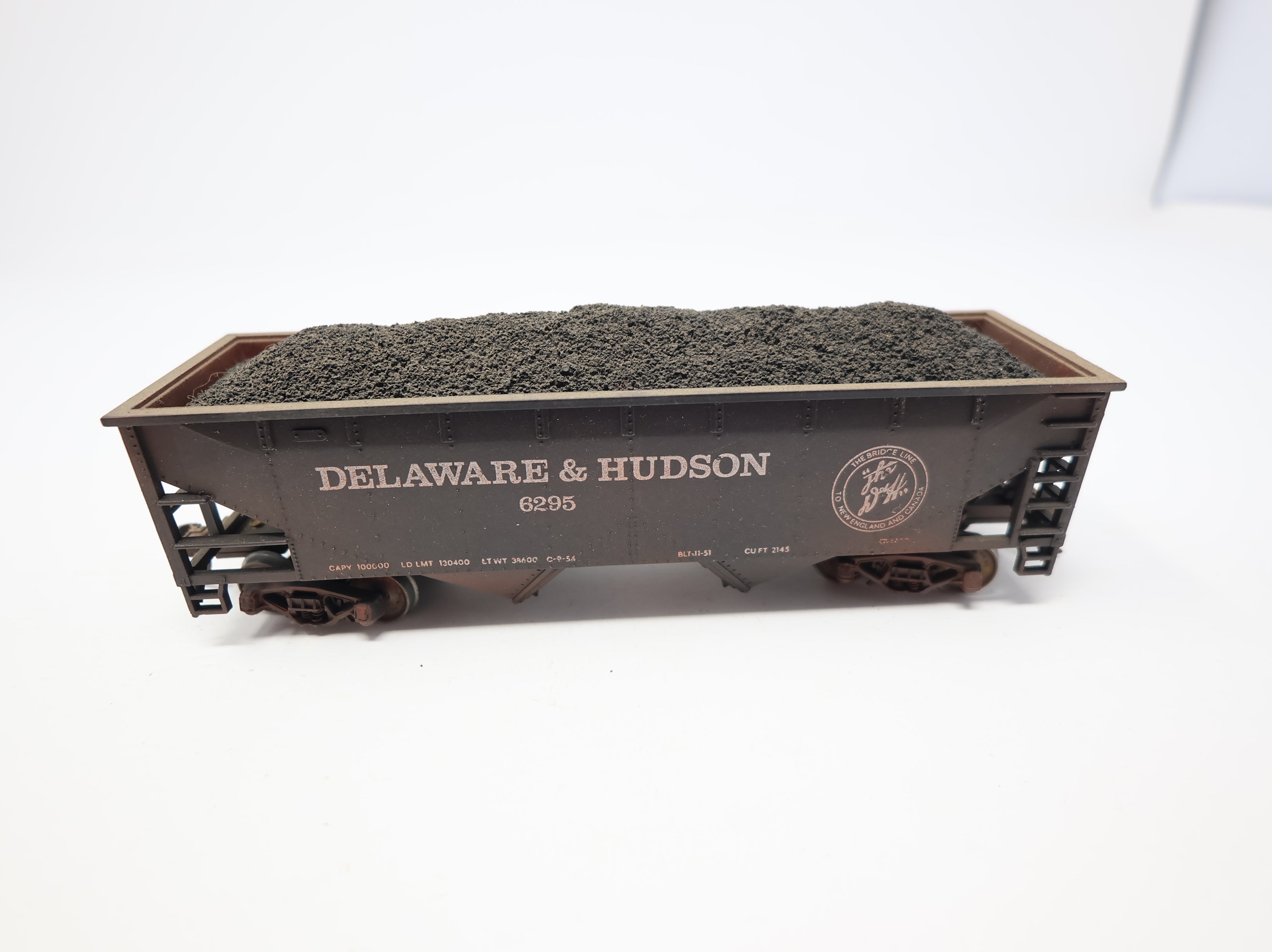 USED HO Scale 2 Bay Open Hopper Delaware and Hudson DH #6295 Weathered w/ Coal Load