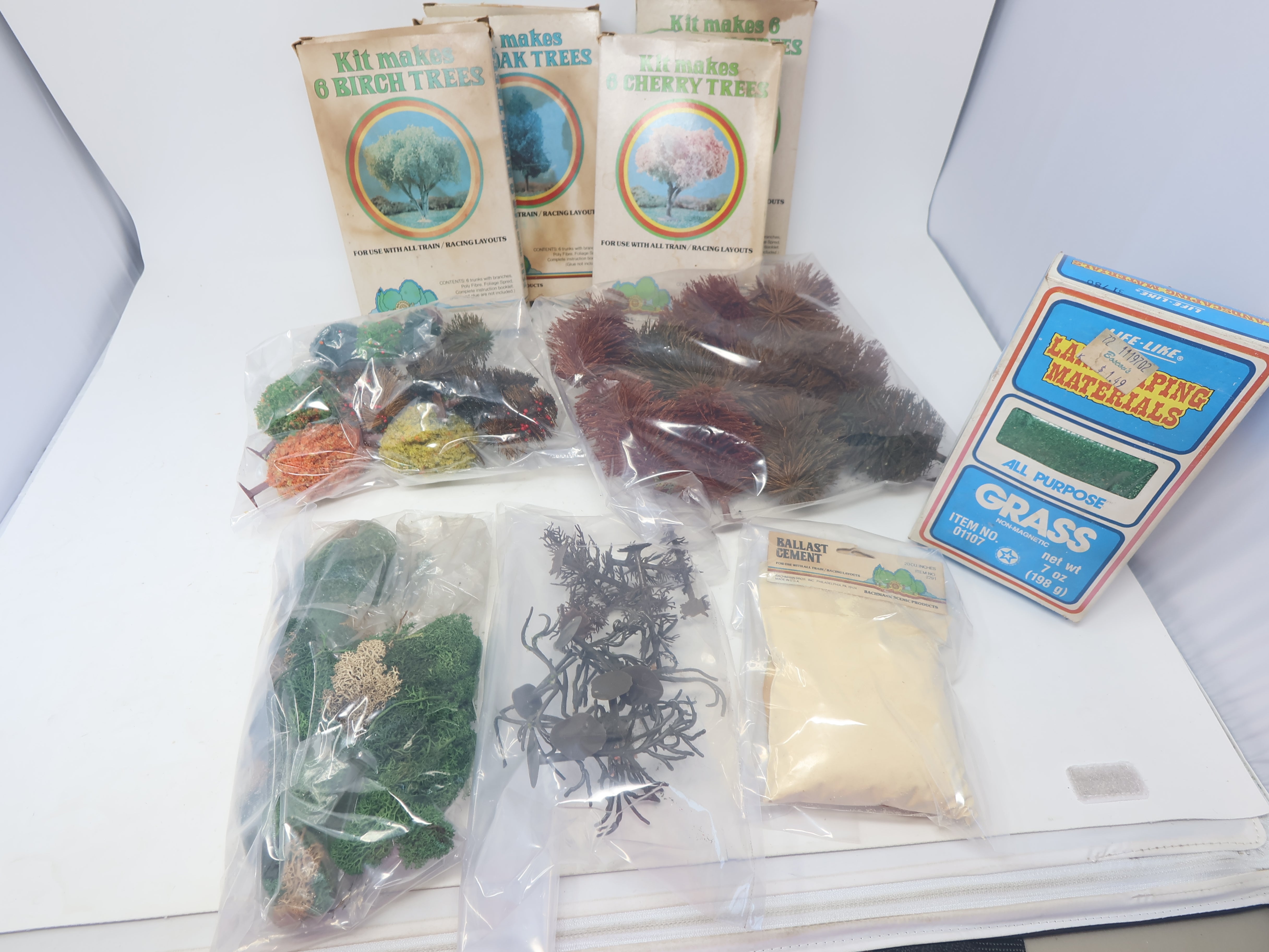 USED HO Scale, Large Lot of Scenery - Trees, Grass, Lichen + more