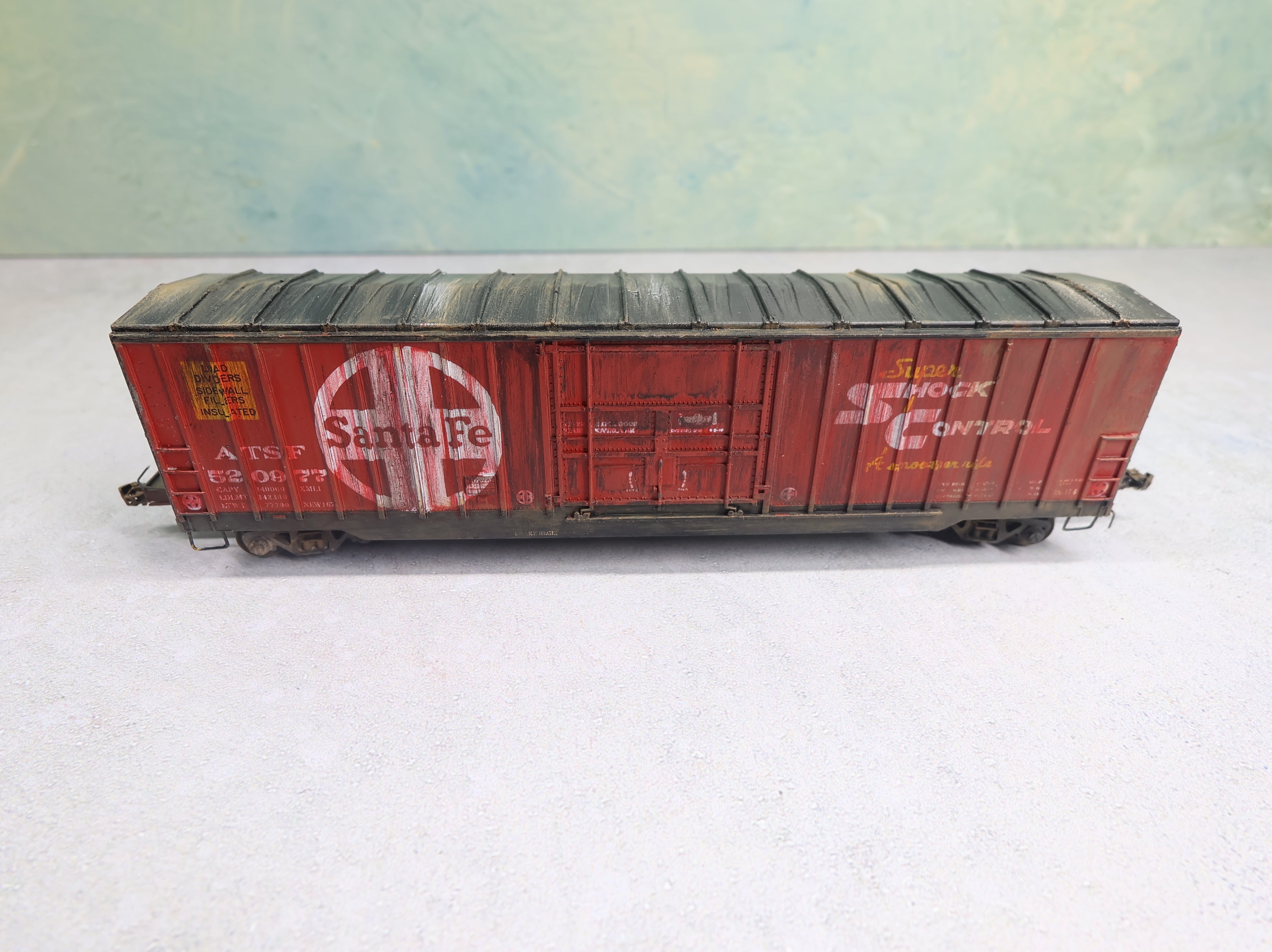 USED Athearn HO Scale 50' Outside Braced Box Car Santa Fe ATSF #520977 Weathered