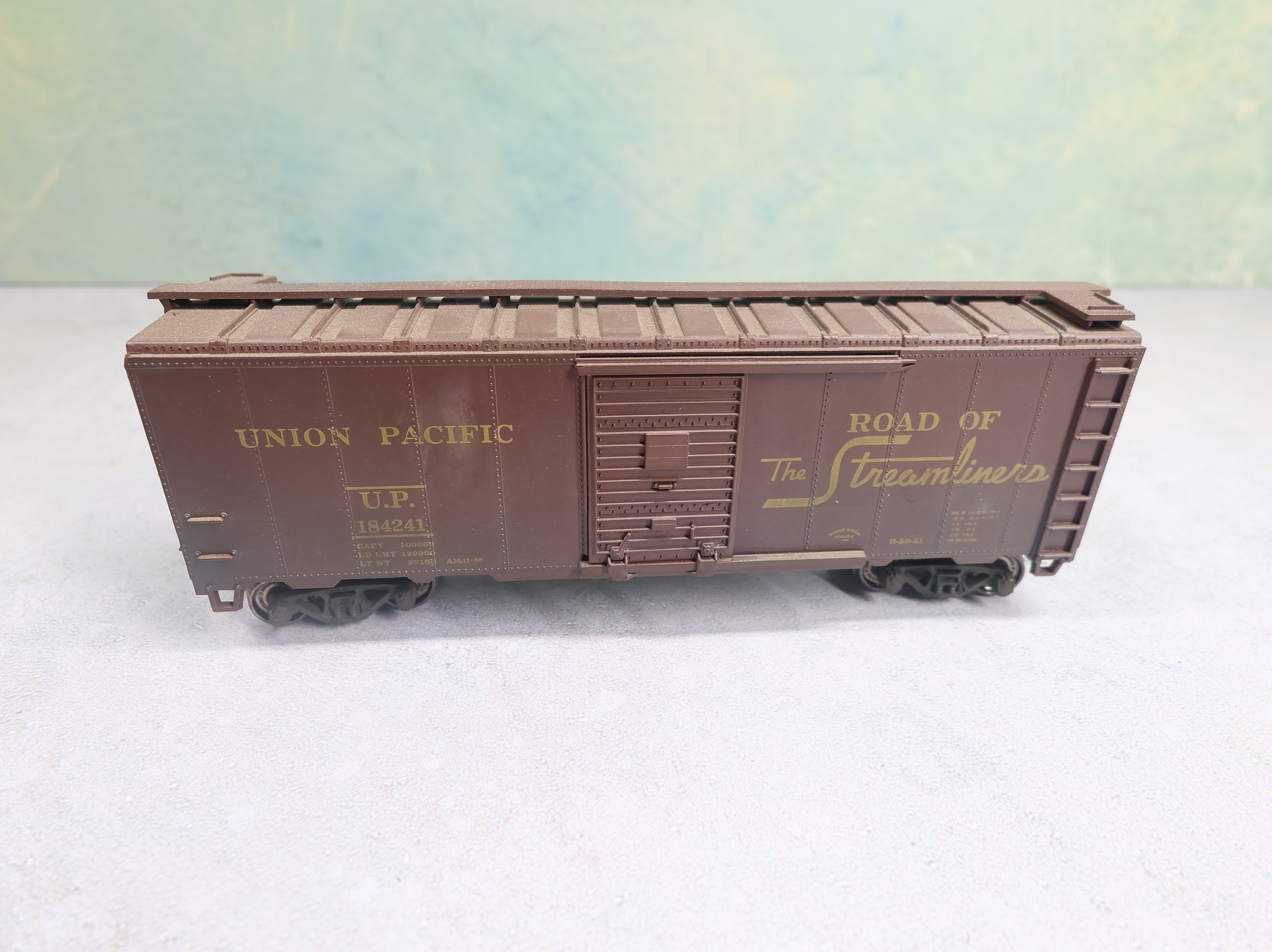 USED Athearn HO Scale 40' Box Car Union Pacific UP #184241 Weathered