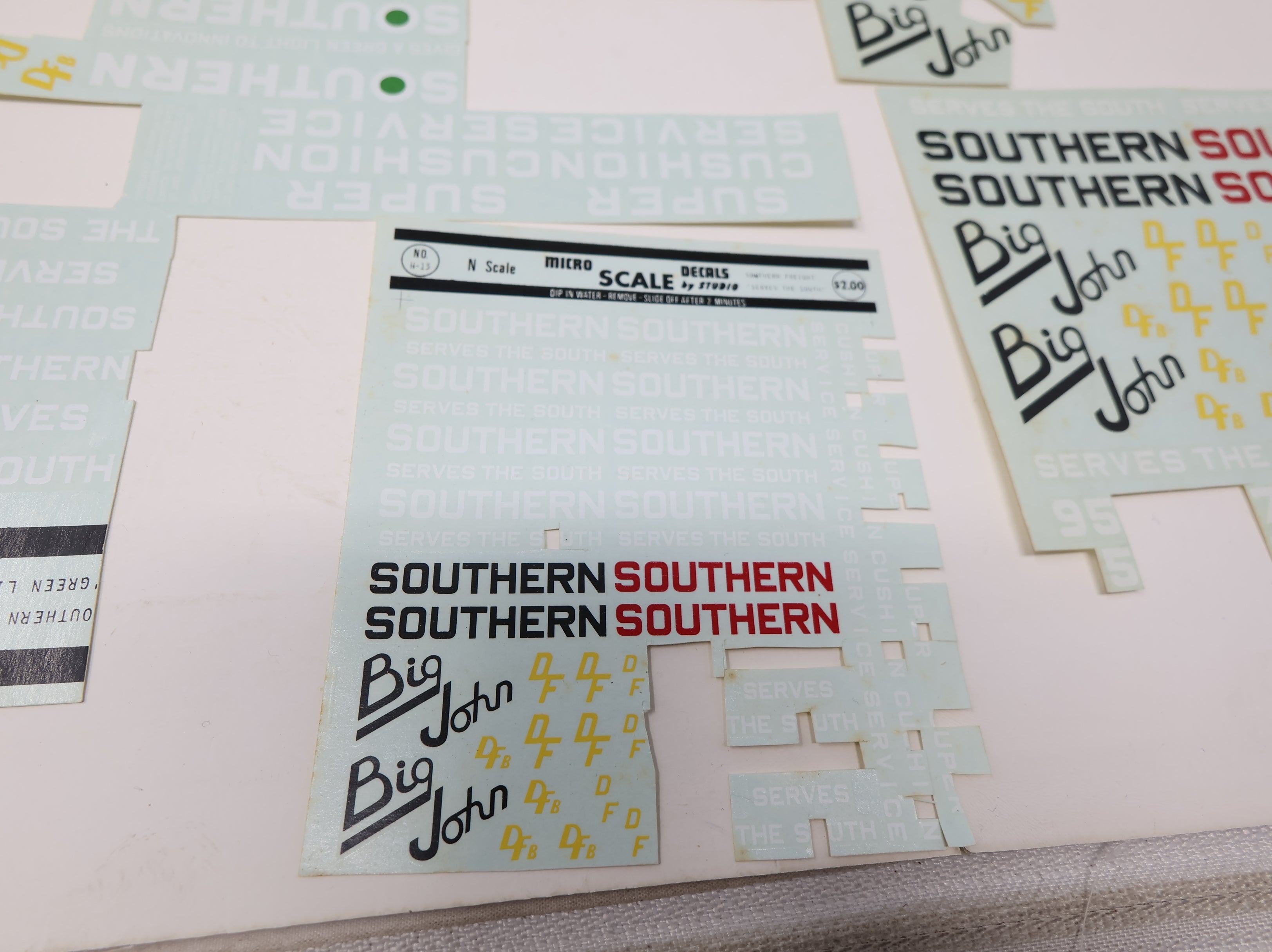 USED MICROSCALE 87-14 HO Scale Southern Railway - Green Light Freight Cars Decals