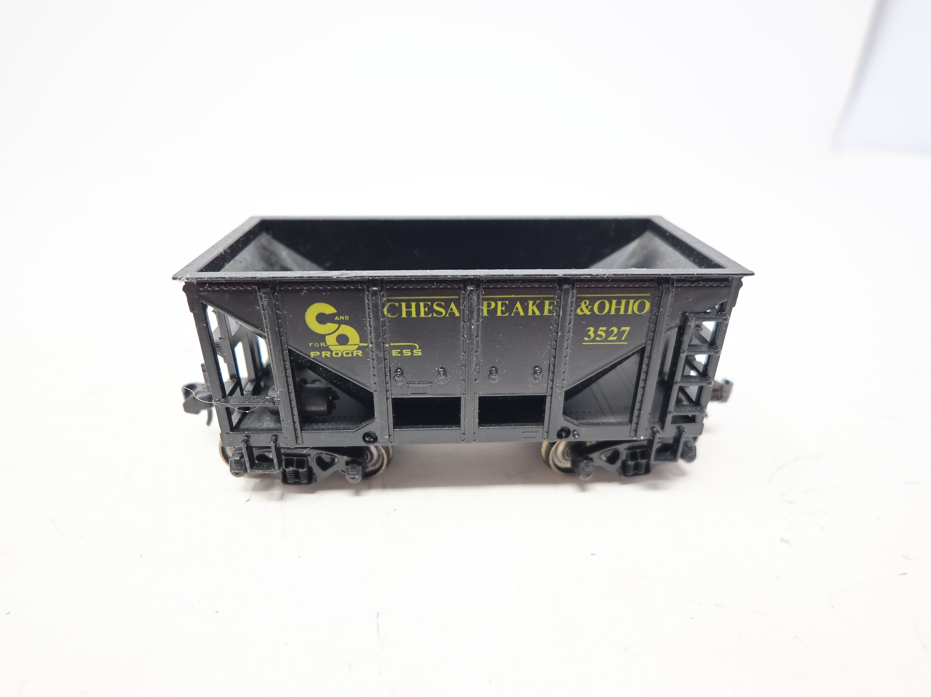 USED Roundhouse HO Scale Ore Car Chesapeake and Ohio #3527