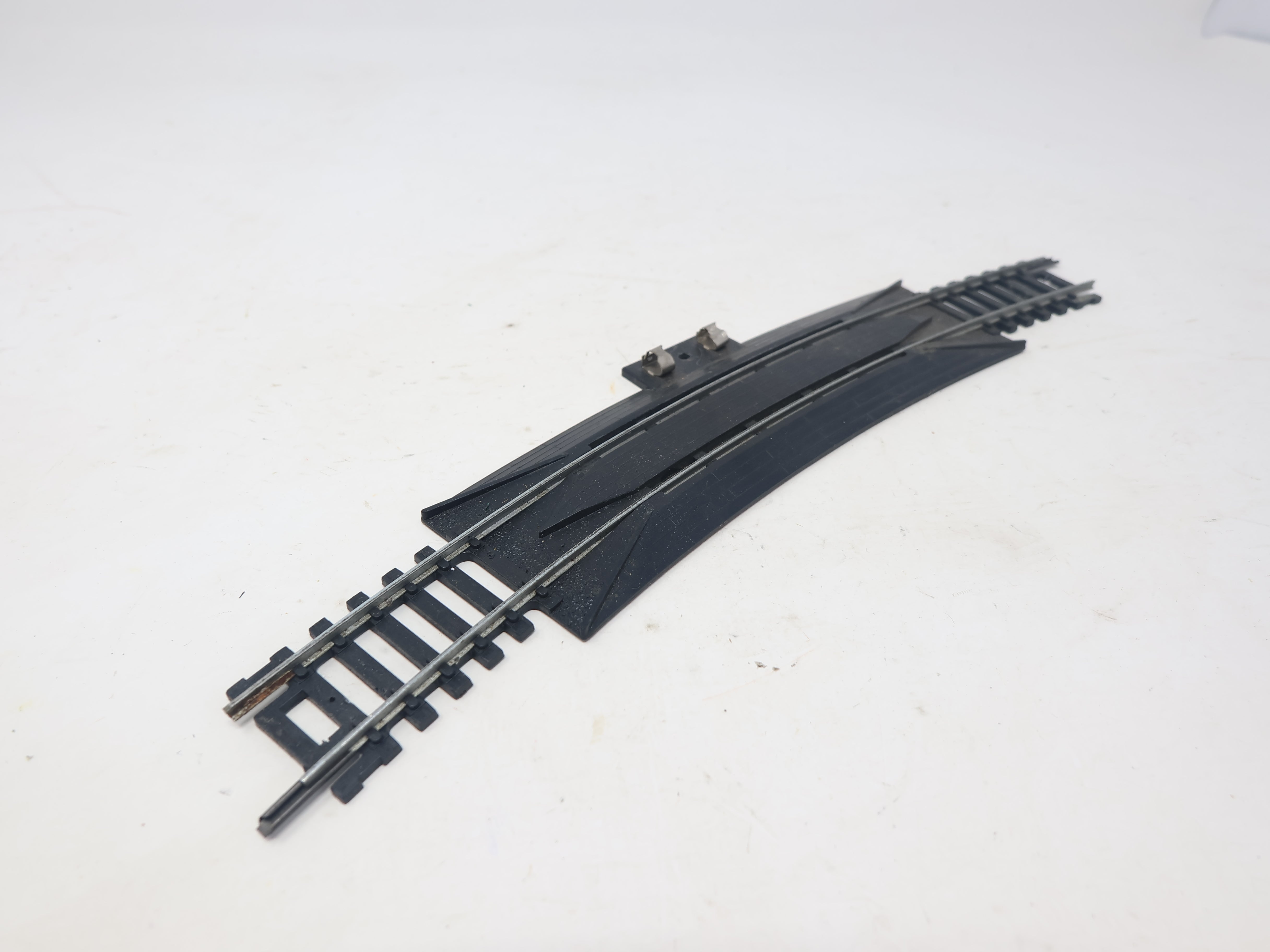 USED Tyco HO Scale, 18" Radius Curve Terminal Rerailer Silver Code 100