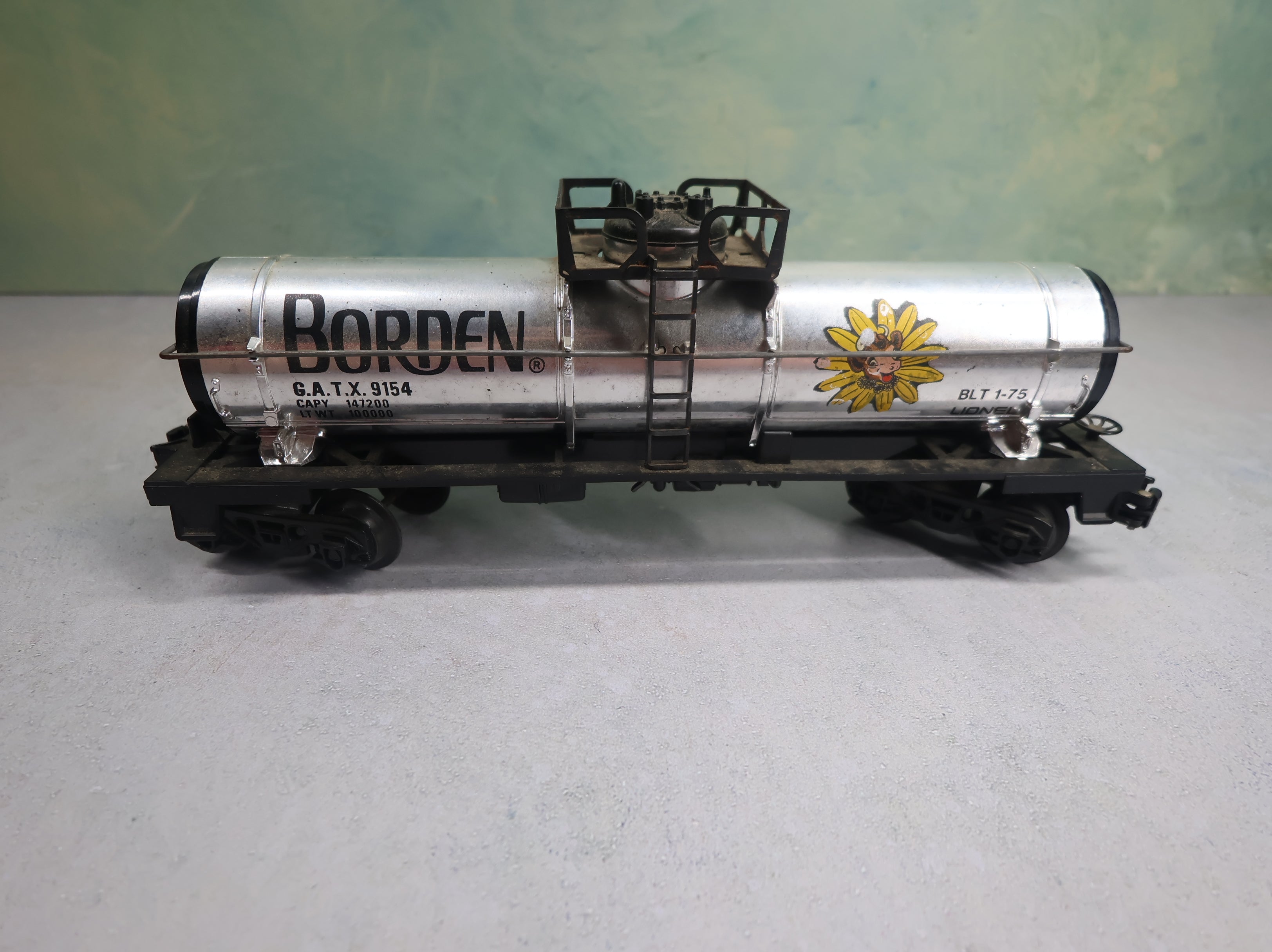 USED Lionel O Chemical Tank Car Borden GATX #9154