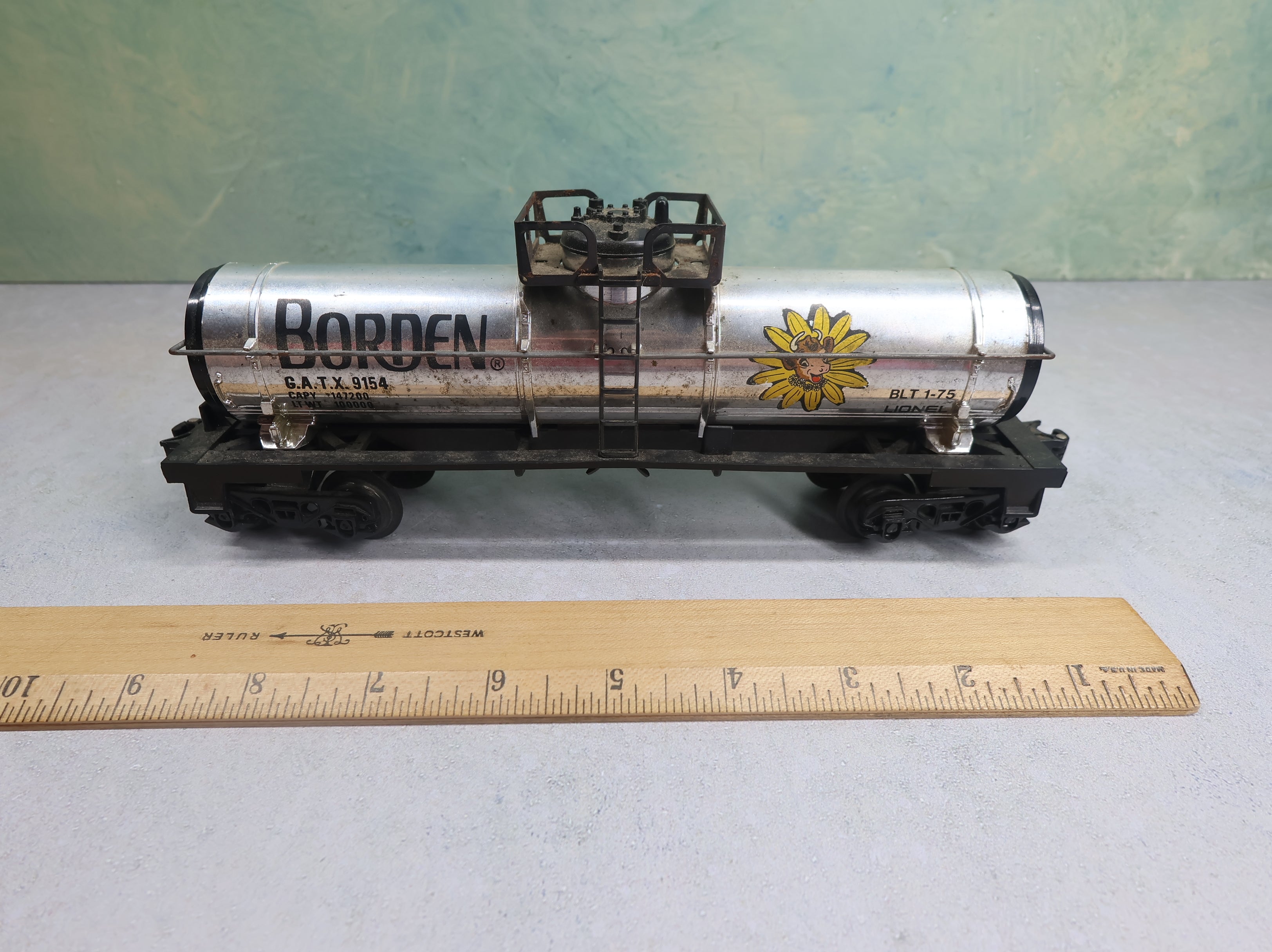 USED Lionel O Chemical Tank Car Borden GATX #9154