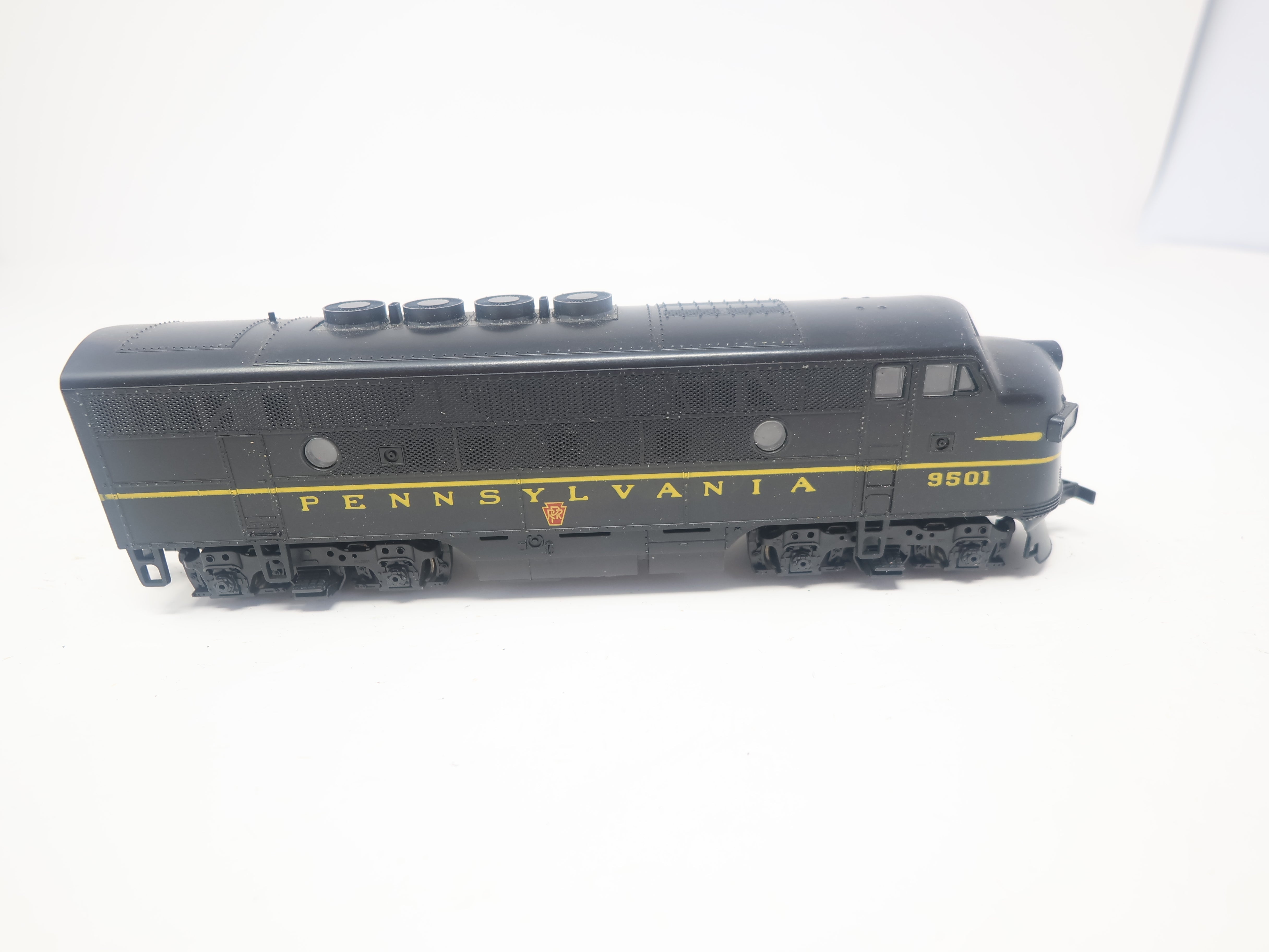 USED Stewart Hobbies HO Scale, Kato F3A Phase 2 Diesel Locomotive, Pennsylvania #9501 (DC)
