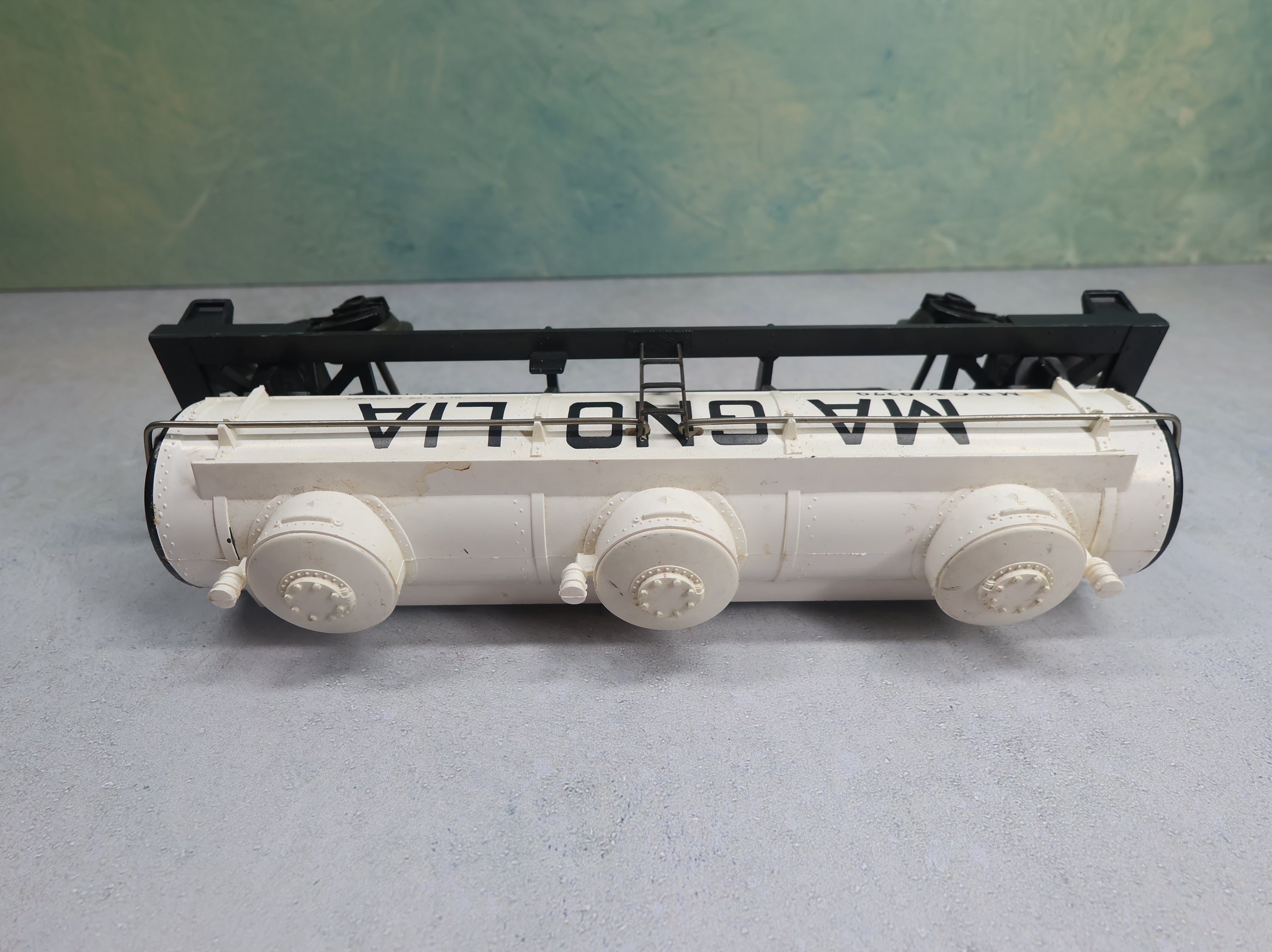 USED Lionel O Triple Dome Tank Car Magnolia MPCX #9279