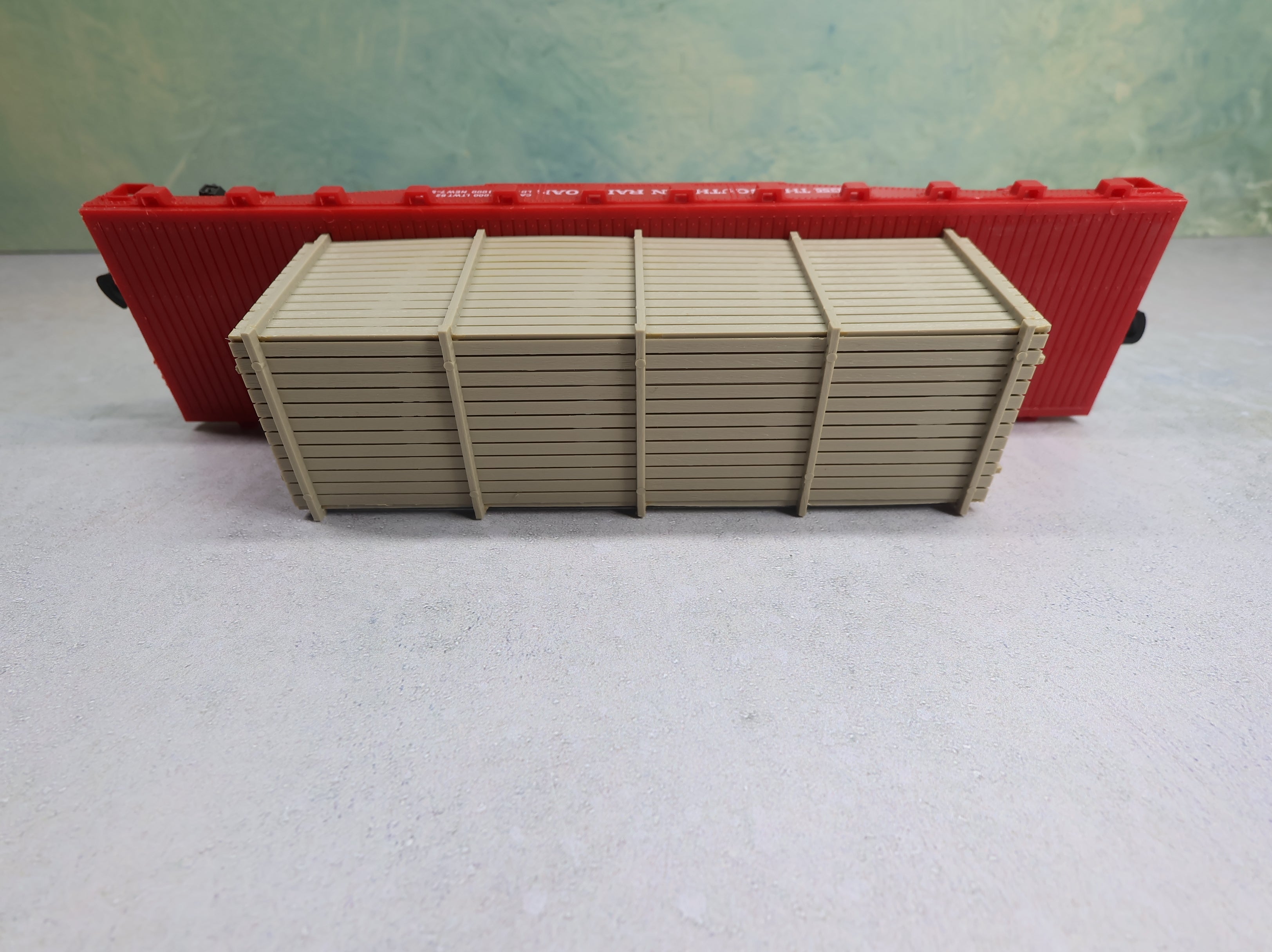 USED AHM O Flat Car w/ Crate Load Southern #4356