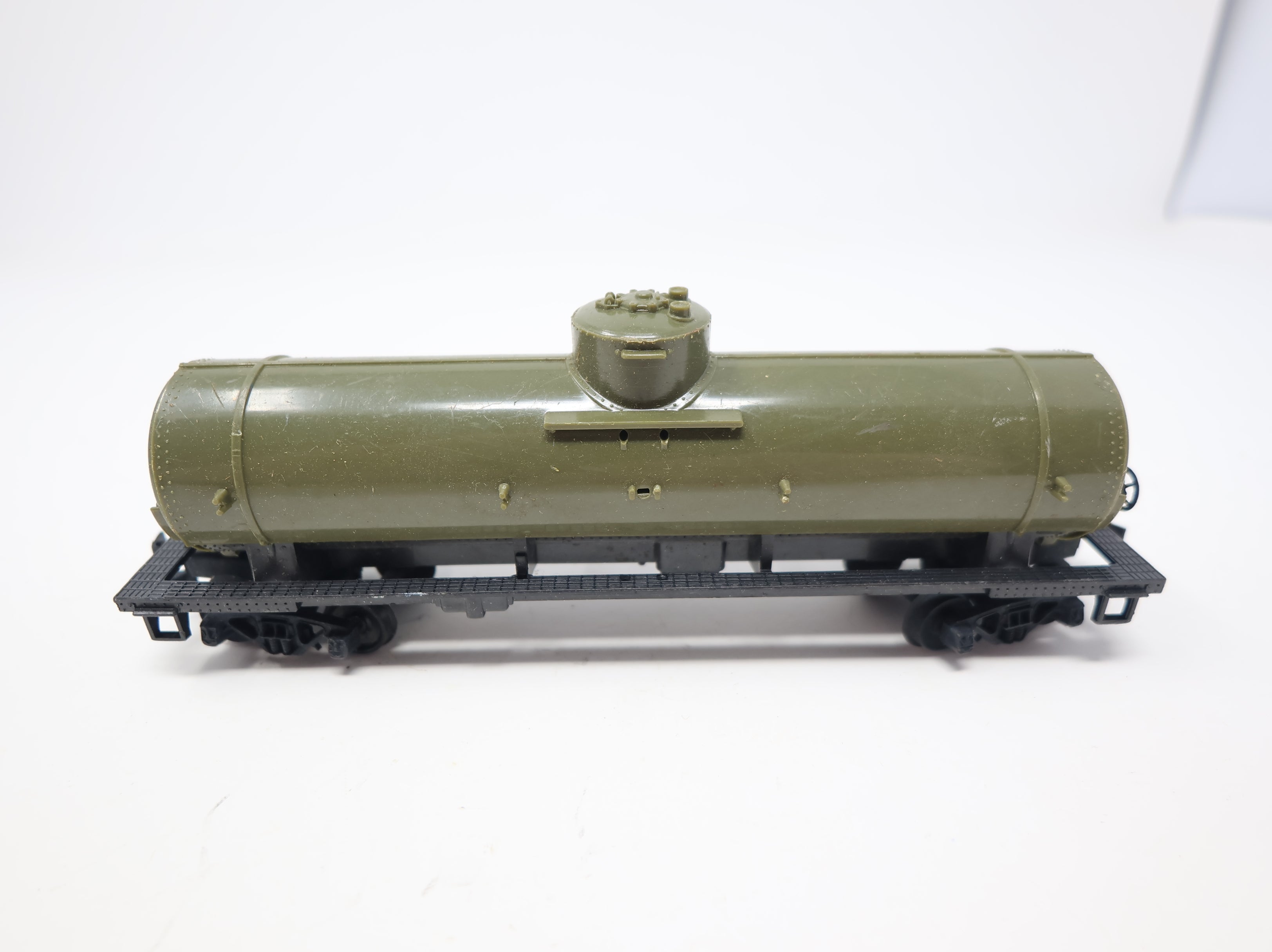 USED Tyco HO Scale Single Dome Tank Car Army Green
