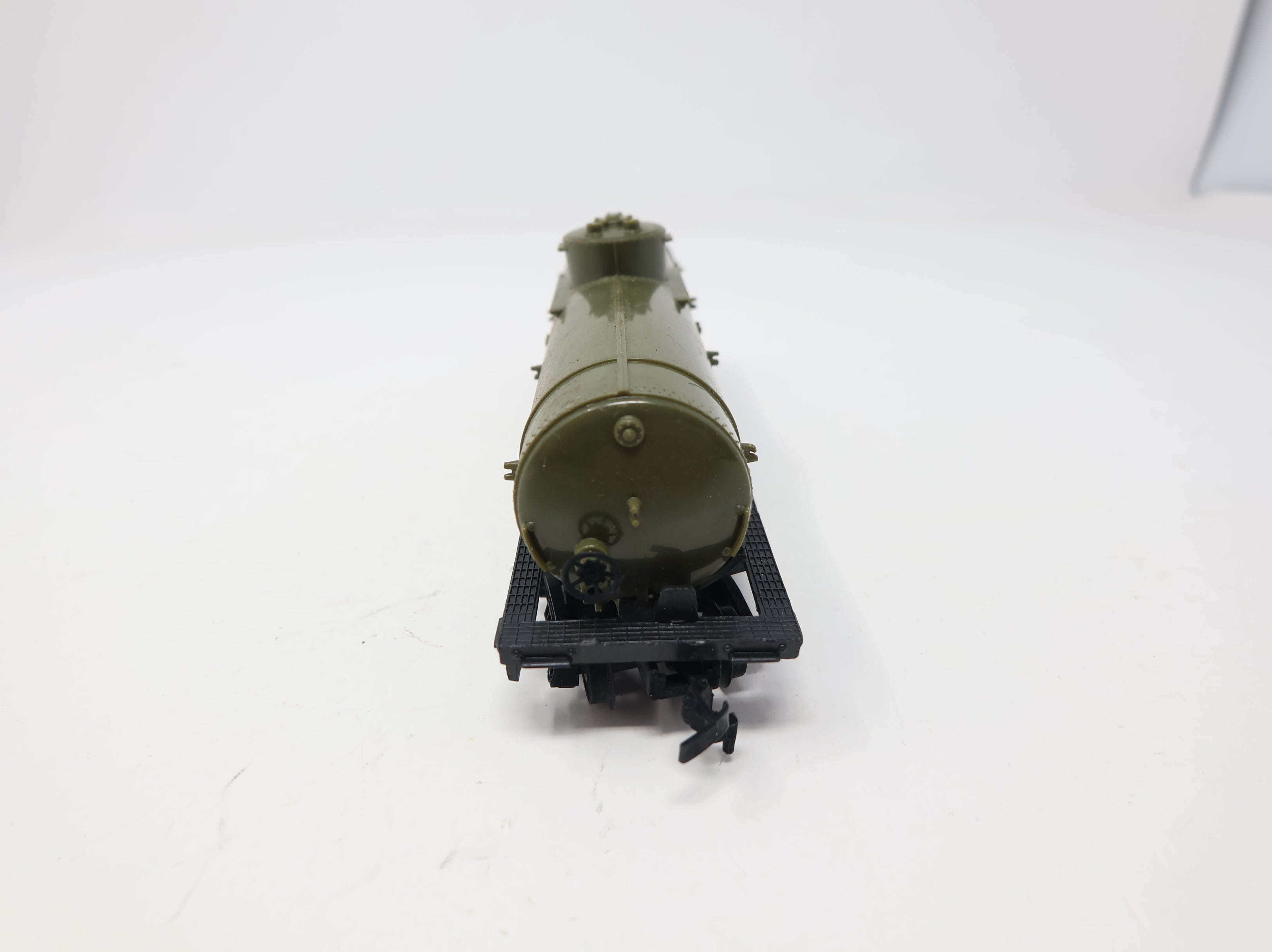 USED Tyco HO Scale Single Dome Tank Car Army Green