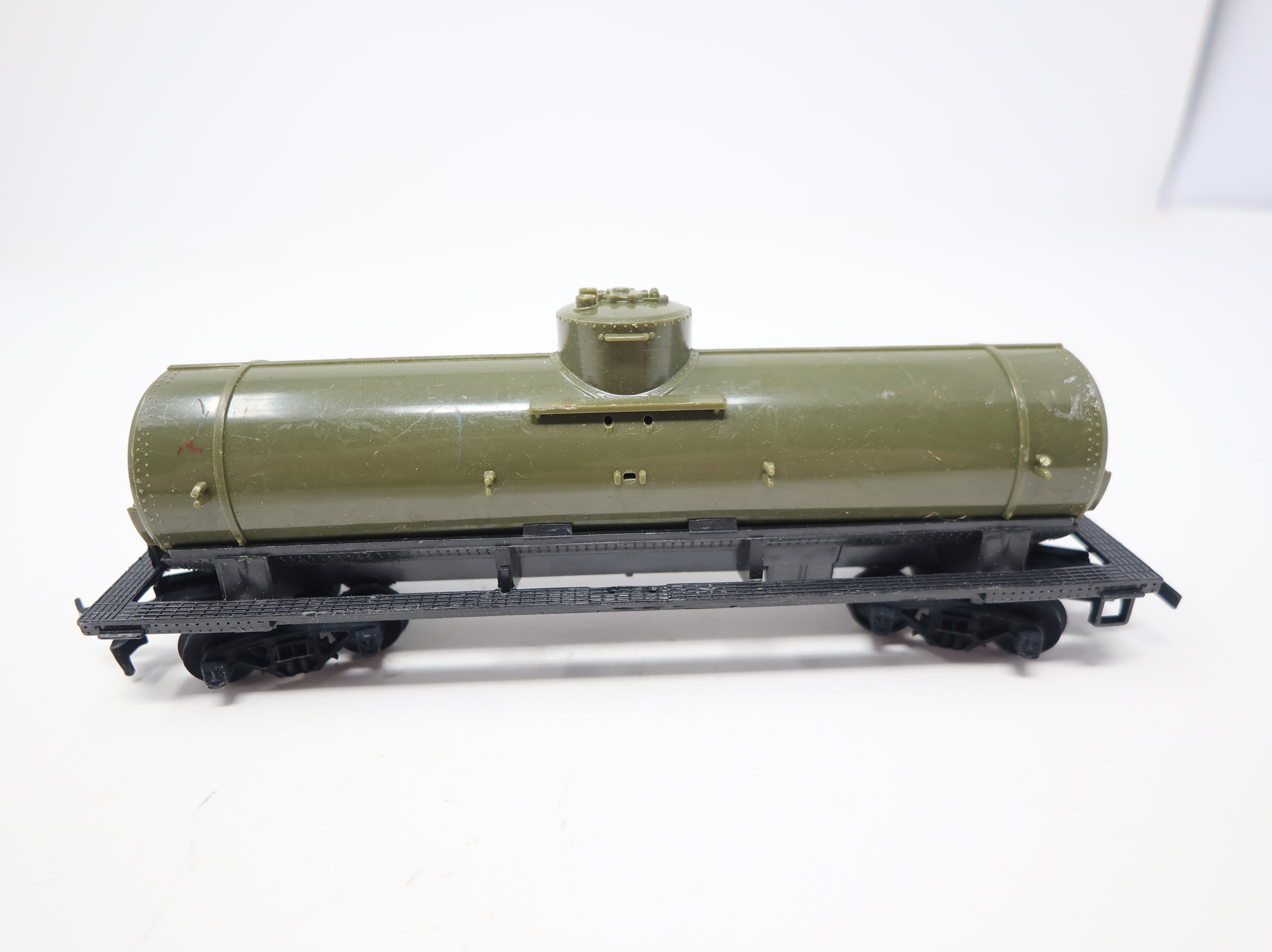 USED Tyco HO Scale Single Dome Tank Car Army Green