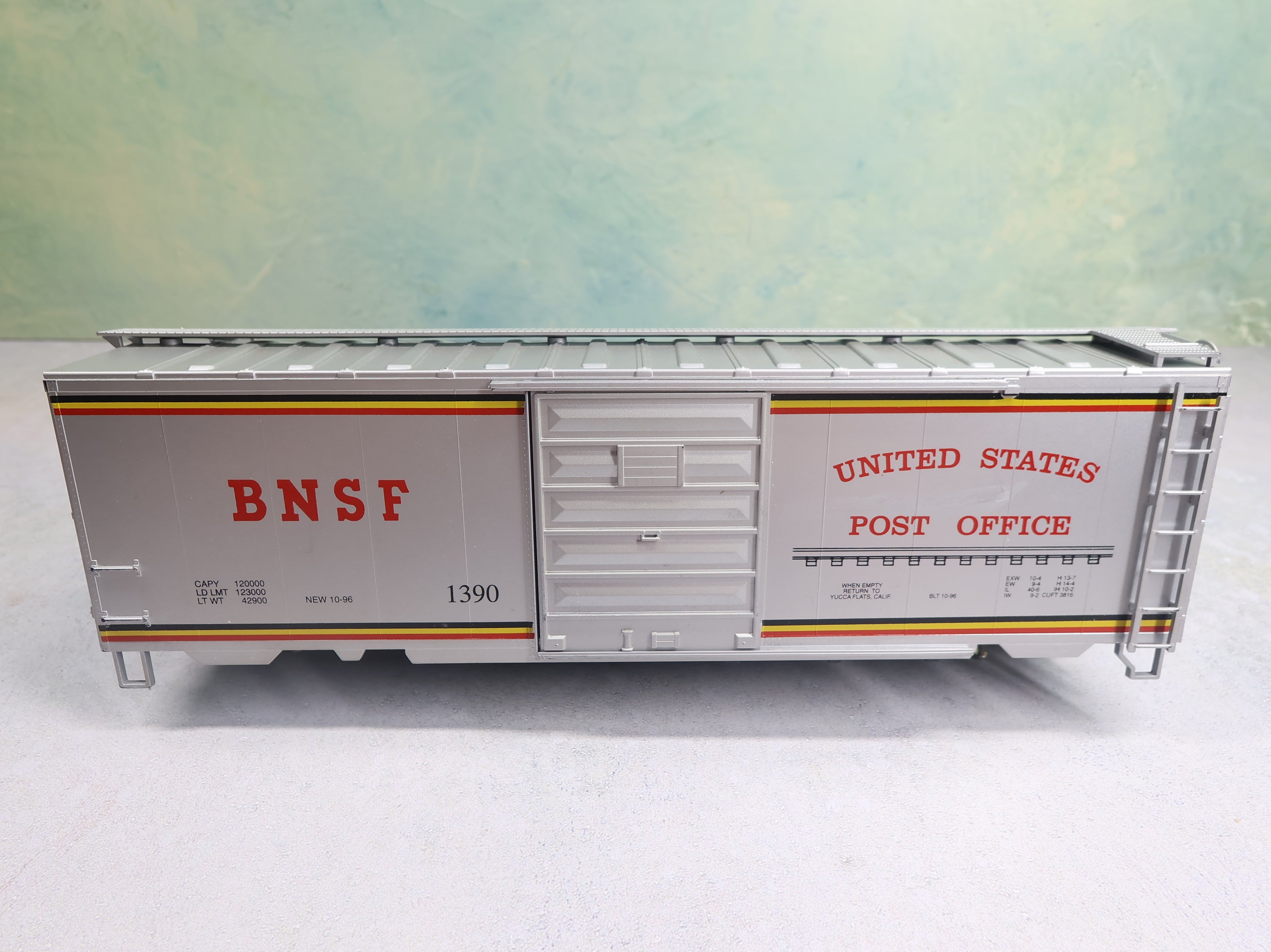 USED Weaver O PS-1 40' Box Car BNSF #1390 United States Post Office