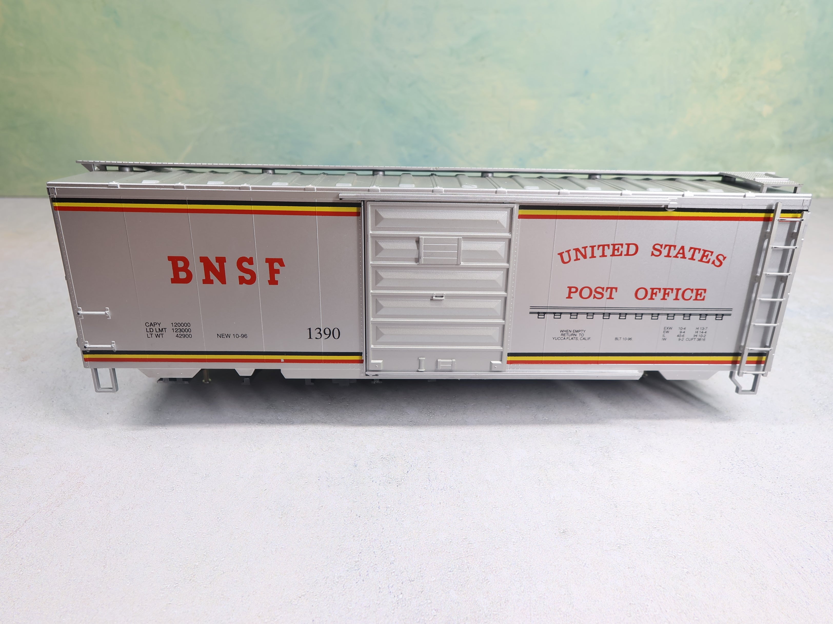 USED Weaver O PS-1 40' Box Car BNSF #1390 United States Post Office