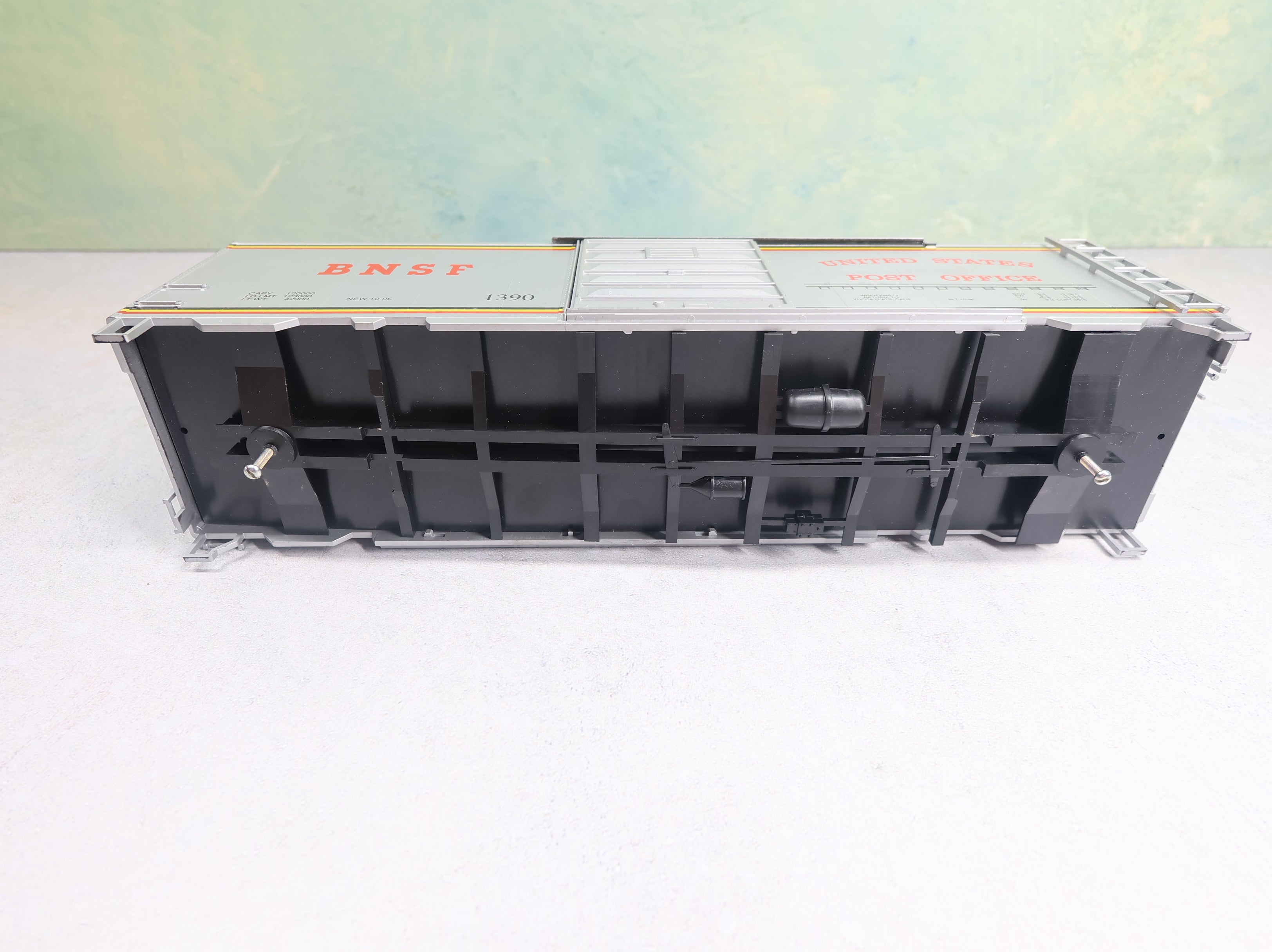 USED Weaver O PS-1 40' Box Car BNSF #1390 United States Post Office