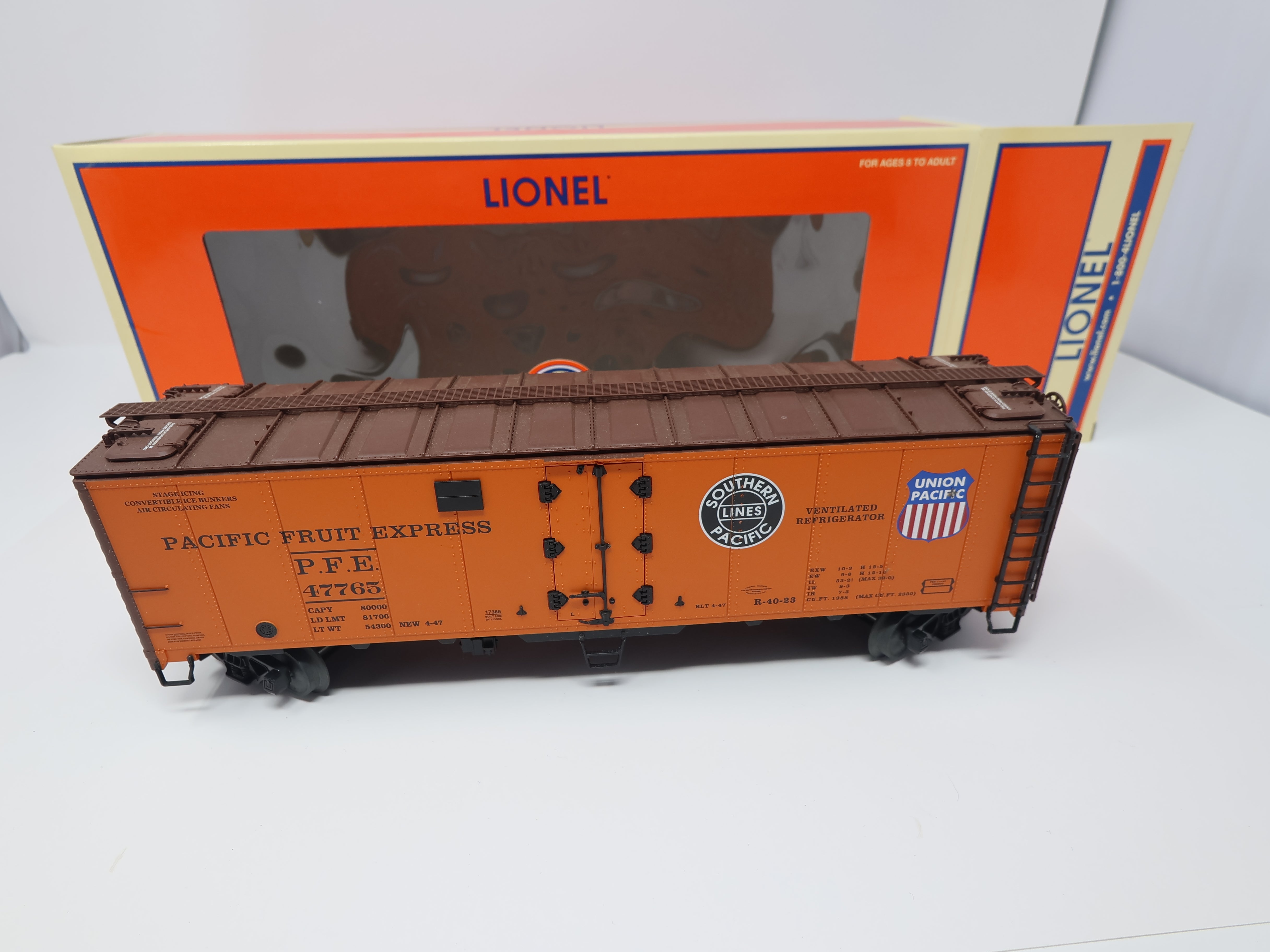 USED Lionel 6-17386 O, Steel Sided Refrigerator Car, Pacific Fruit Express PFE #47765