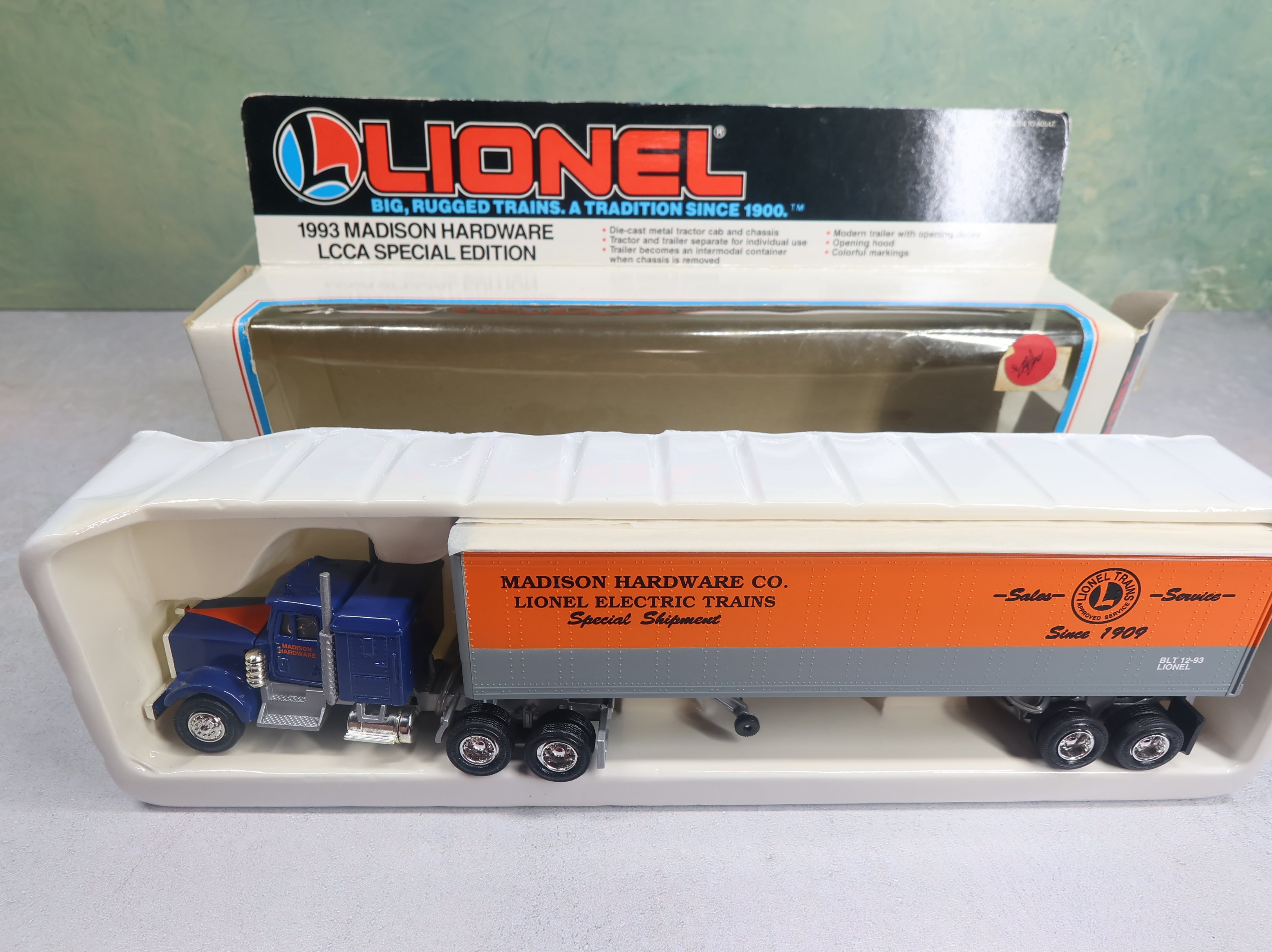USED Lionel #6-52025 O Tractor and Trailer Madison Hardware LCCA Edition