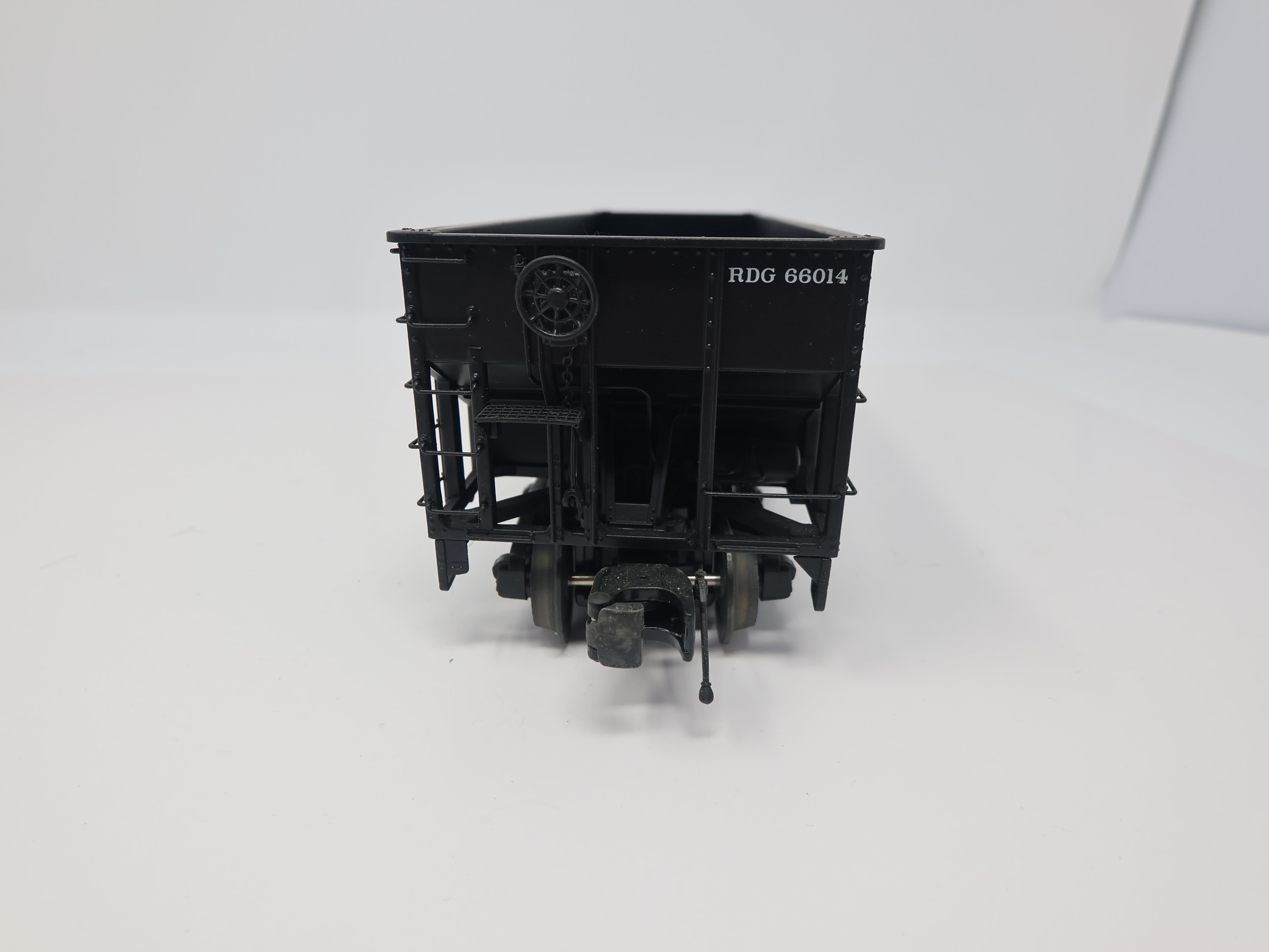 USED MTH Premier 20-90182 O, 34' AAR Composite Hopper Car, Reading RDG #66014