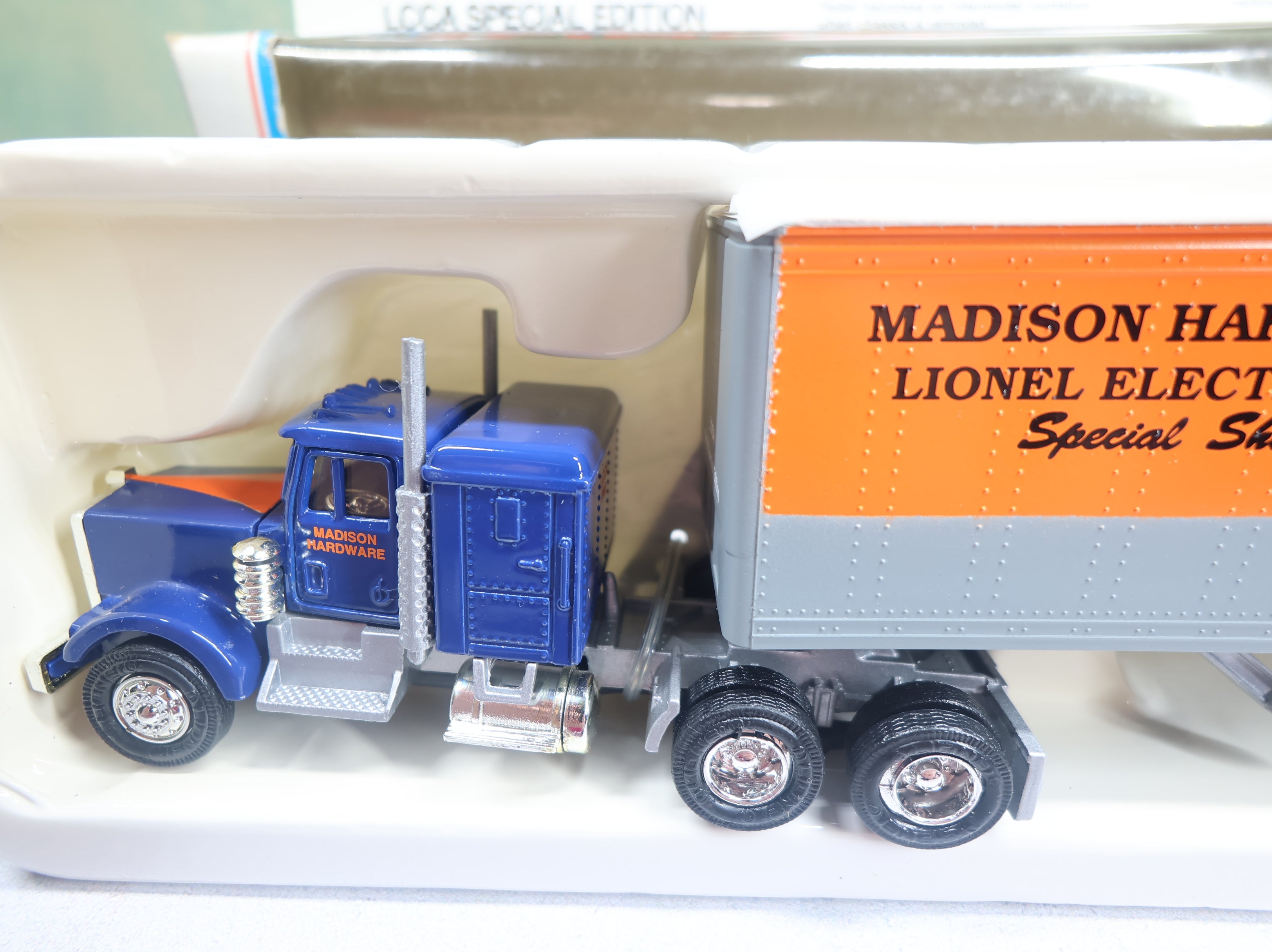 USED Lionel #6-52025 O Tractor and Trailer Madison Hardware LCCA Edition