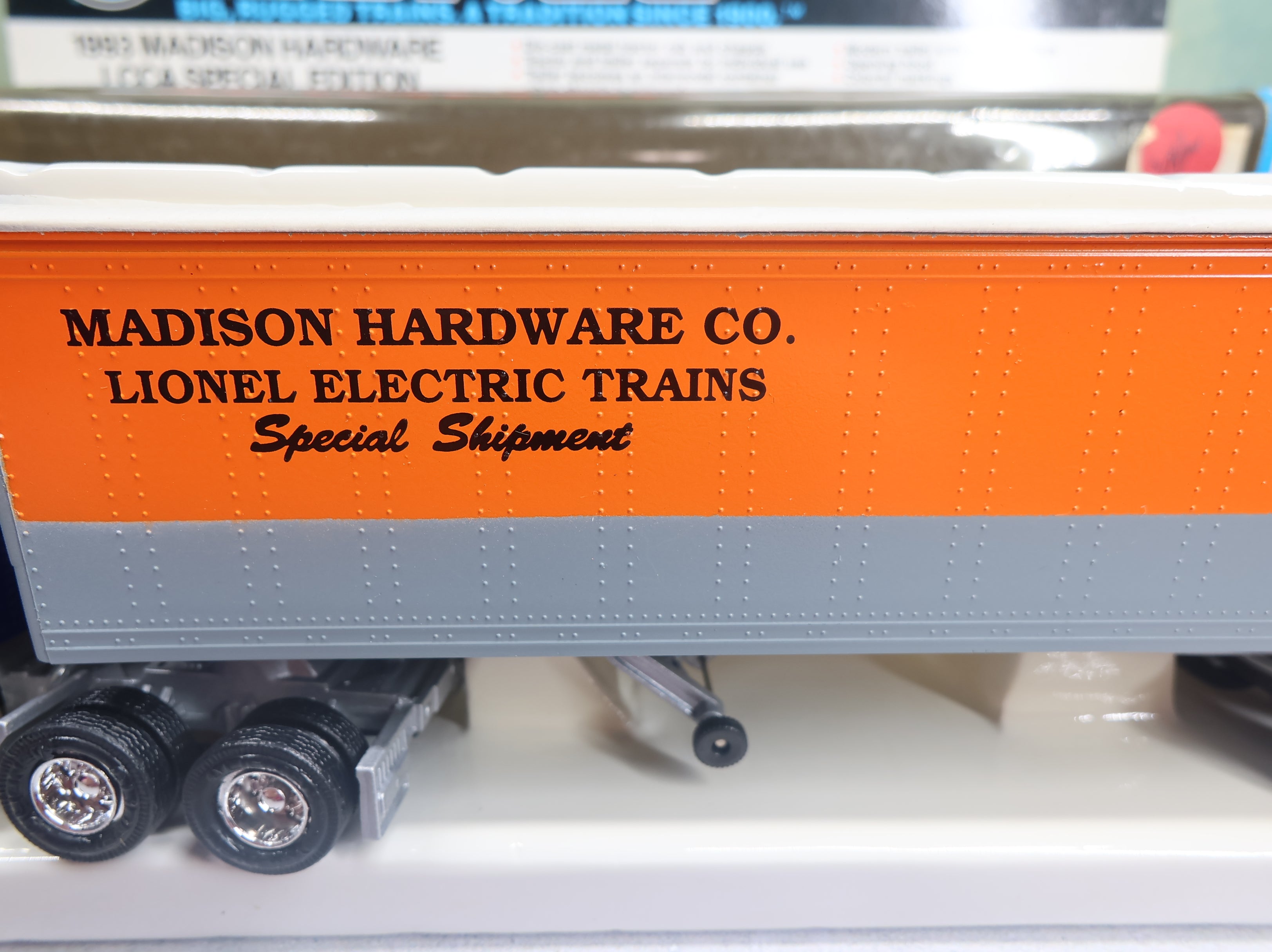 USED Lionel #6-52025 O Tractor and Trailer Madison Hardware LCCA Edition