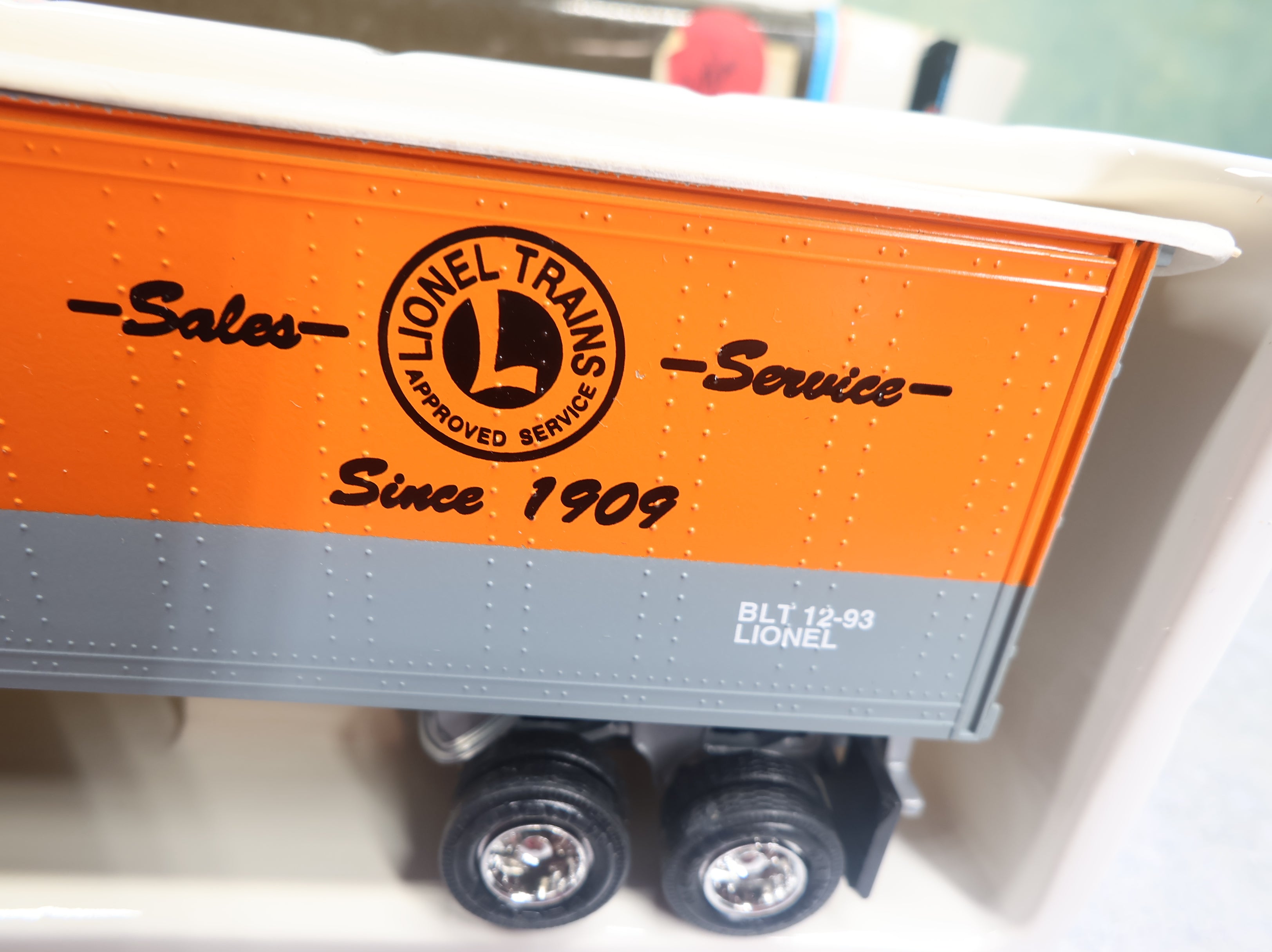 USED Lionel #6-52025 O Tractor and Trailer Madison Hardware LCCA Edition