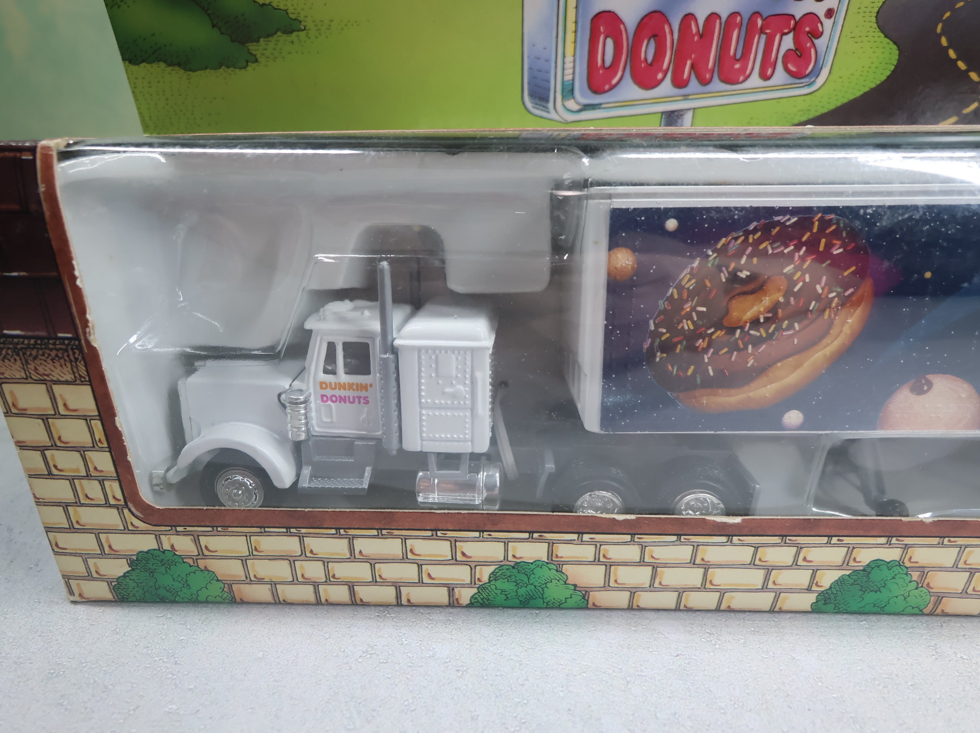 USED Lionel O Tractor and Trailer Dunkin Donuts 1995 Limited Edition