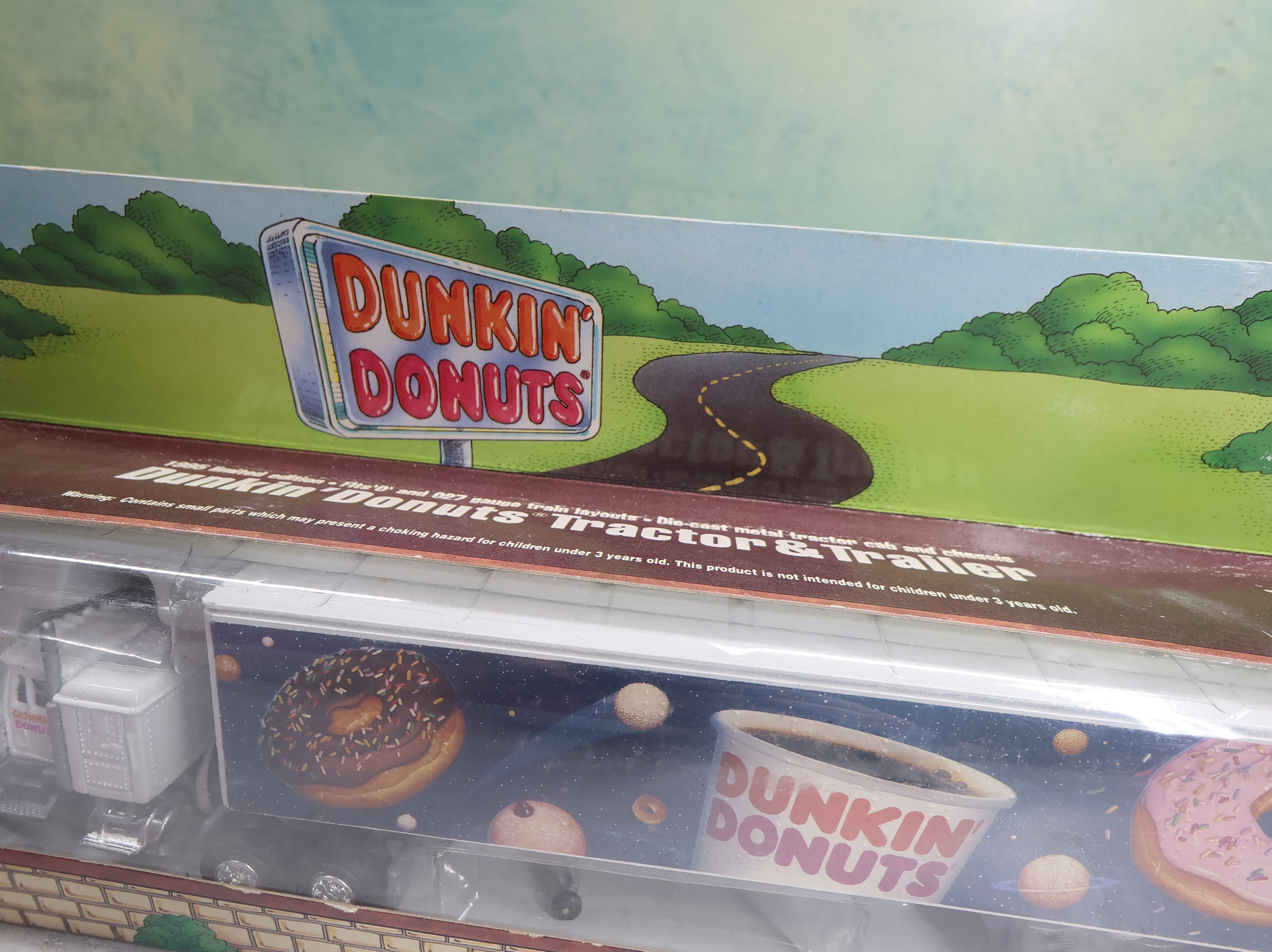 USED Lionel O Tractor and Trailer Dunkin Donuts 1995 Limited Edition