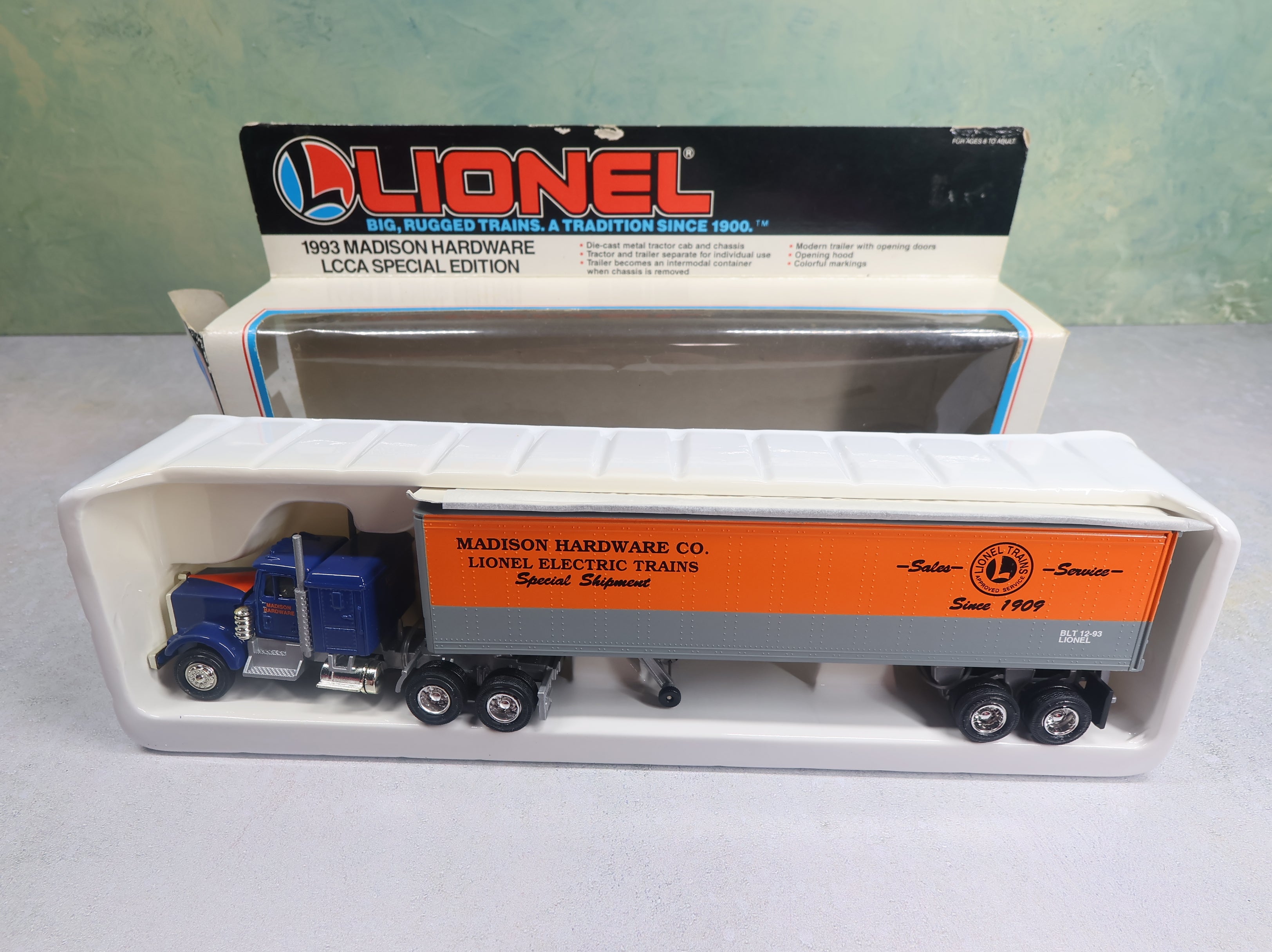 USED Lionel #6-52025 O Tractor and Trailer Madison Hardware LCCA Edition