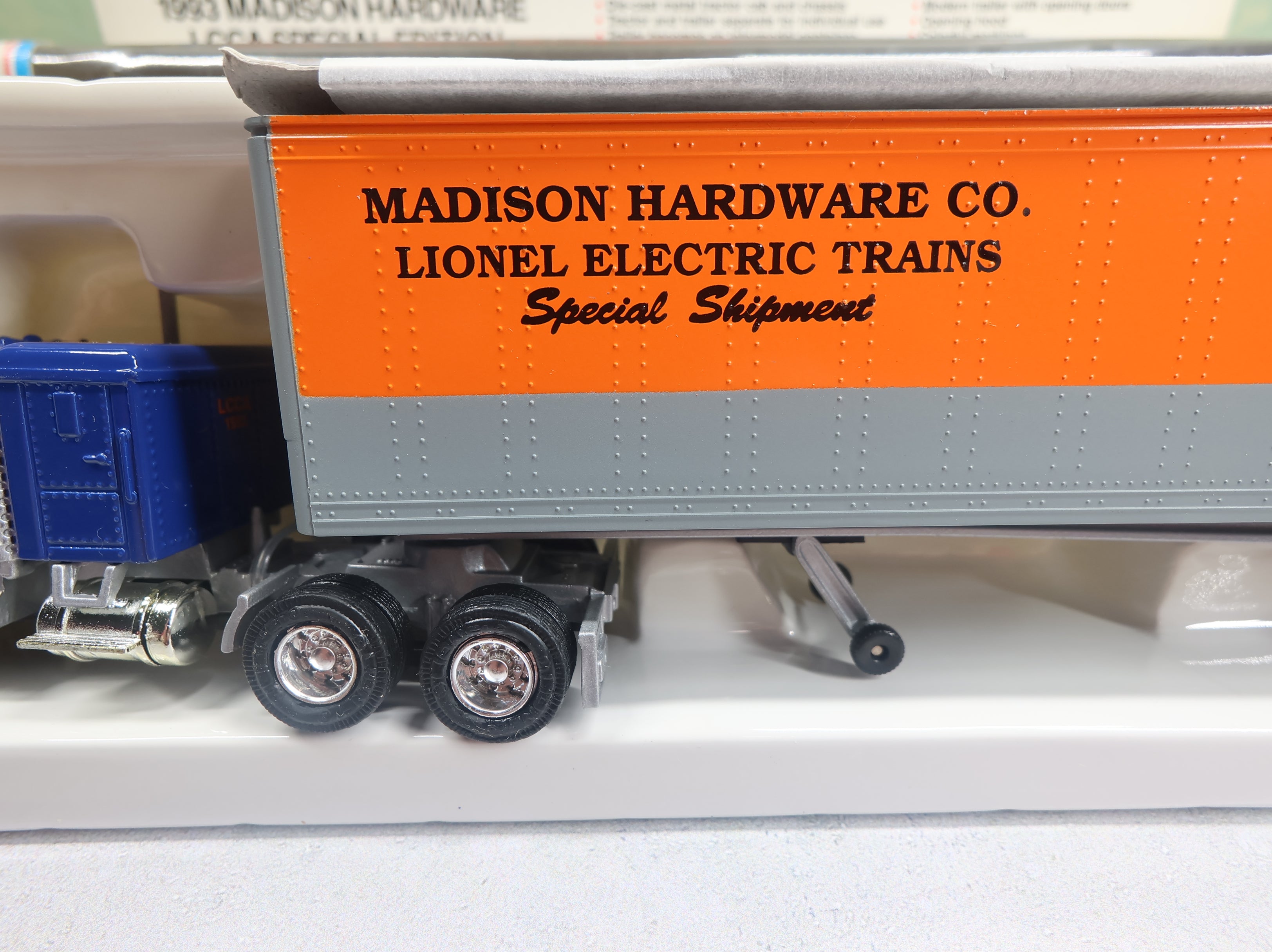 USED Lionel #6-52025 O Tractor and Trailer Madison Hardware LCCA Edition