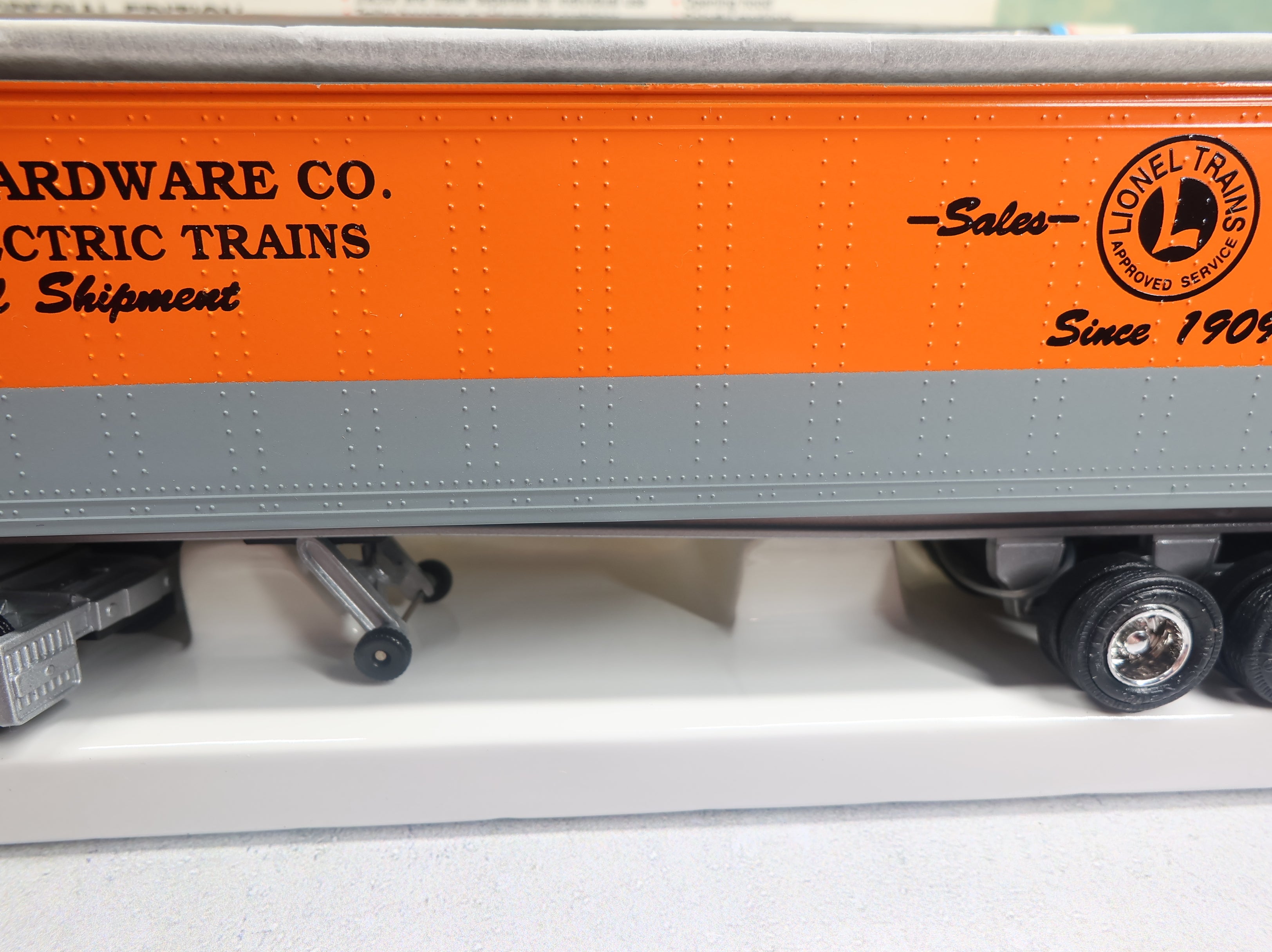 USED Lionel #6-52025 O Tractor and Trailer Madison Hardware LCCA Edition