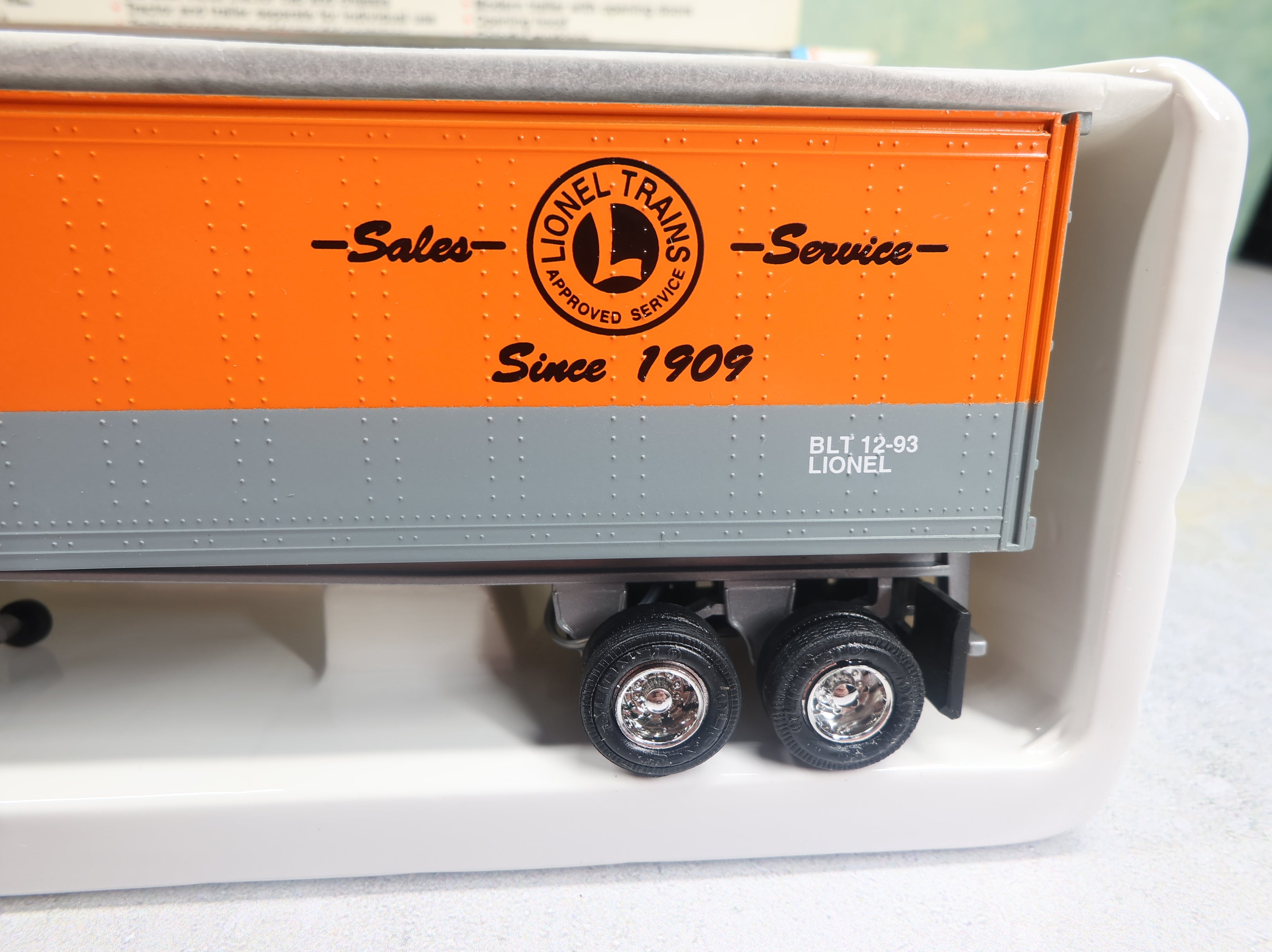 USED Lionel #6-52025 O Tractor and Trailer Madison Hardware LCCA Edition