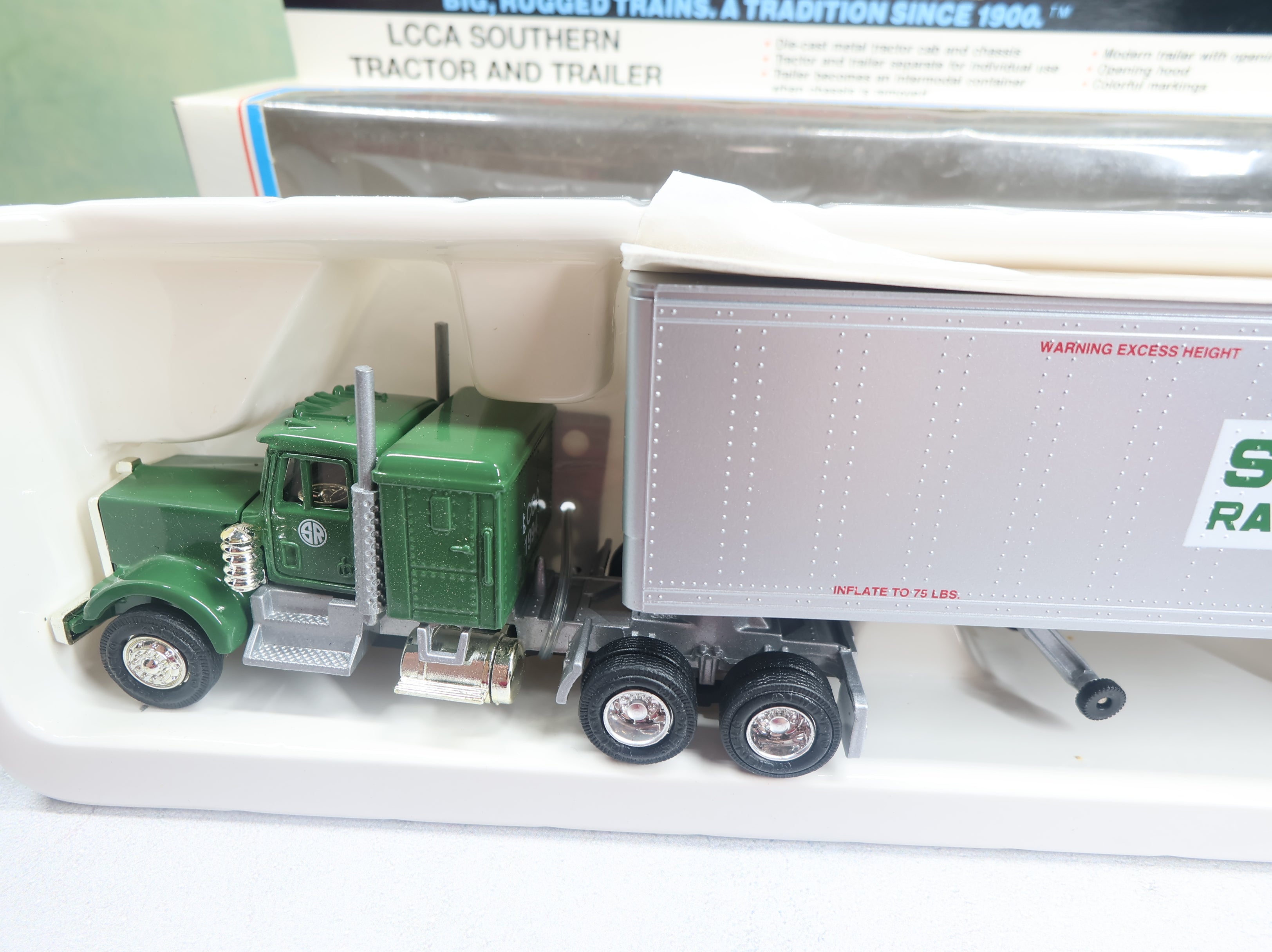 USED Lionel #6-52056 O Tractor and Trailer Southern #206502 LCCA Edition