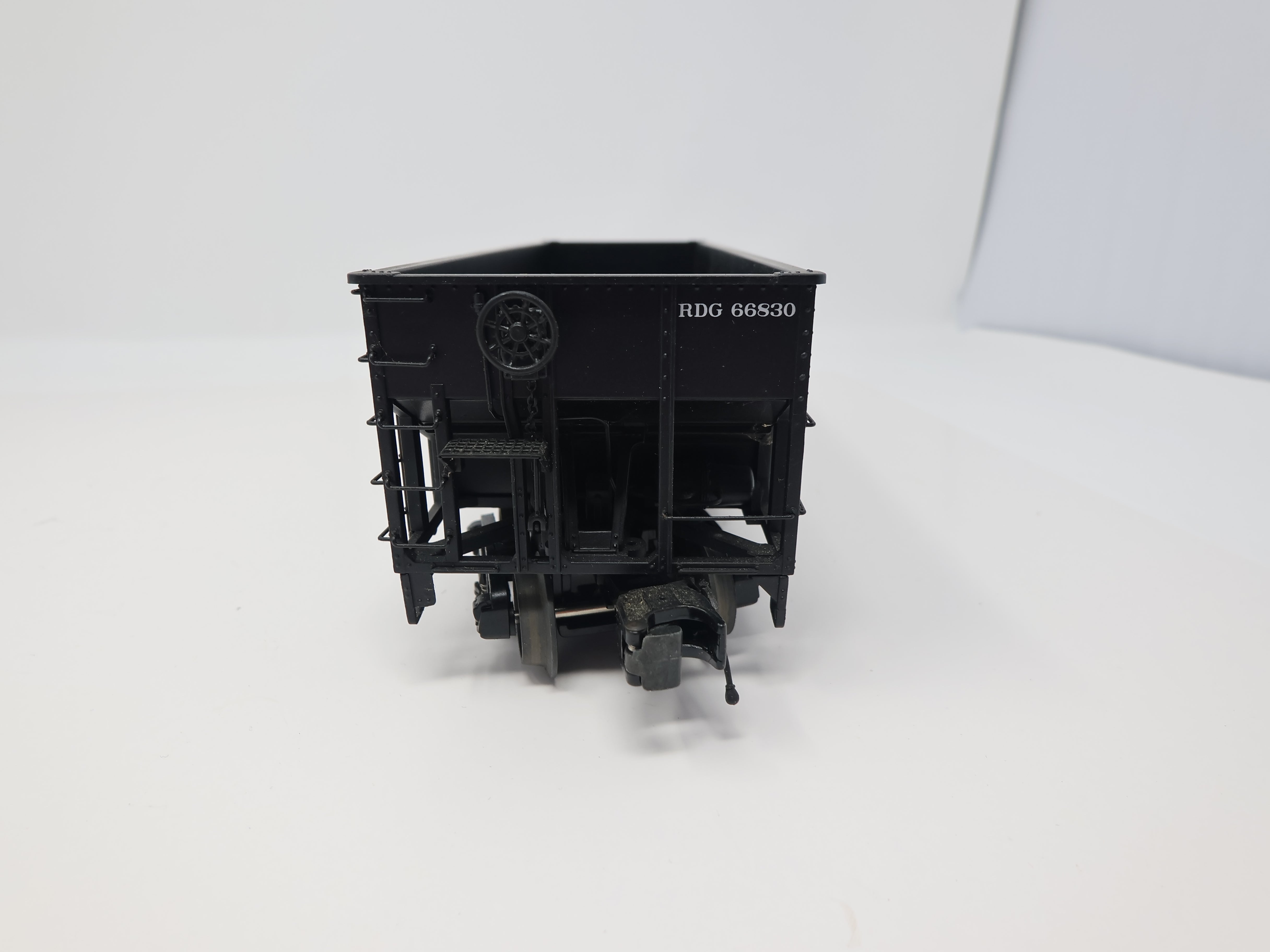 USED MTH Premier 20-90183 O, 34' AAR Composite Hopper Car, Reading RDG #66830