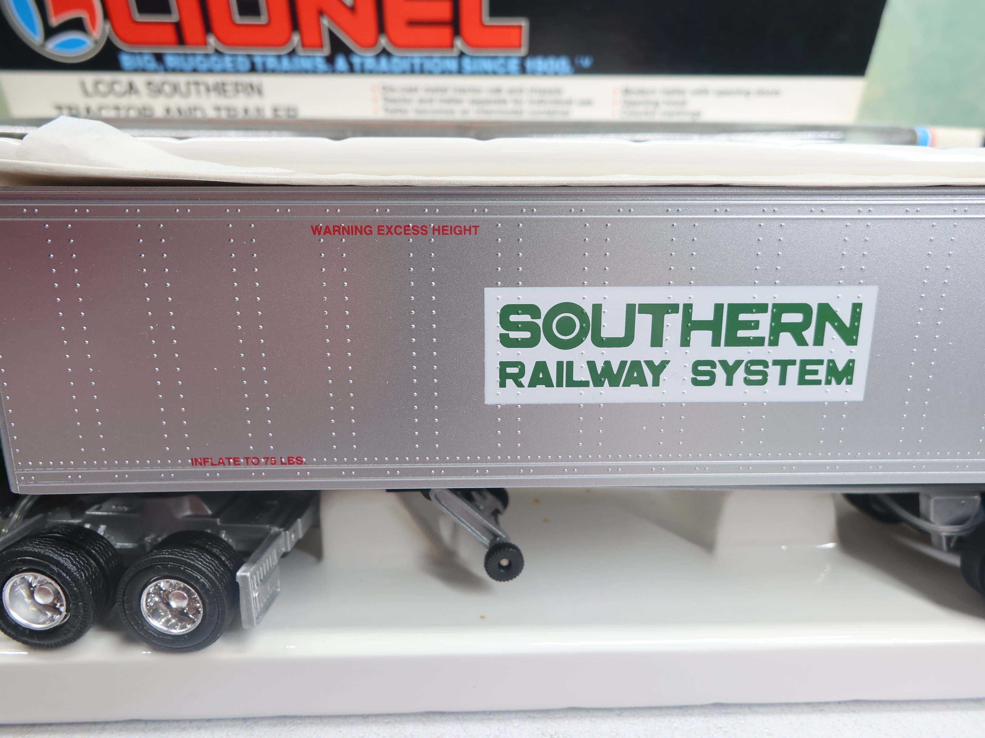 USED Lionel #6-52056 O Tractor and Trailer Southern #206502 LCCA Edition