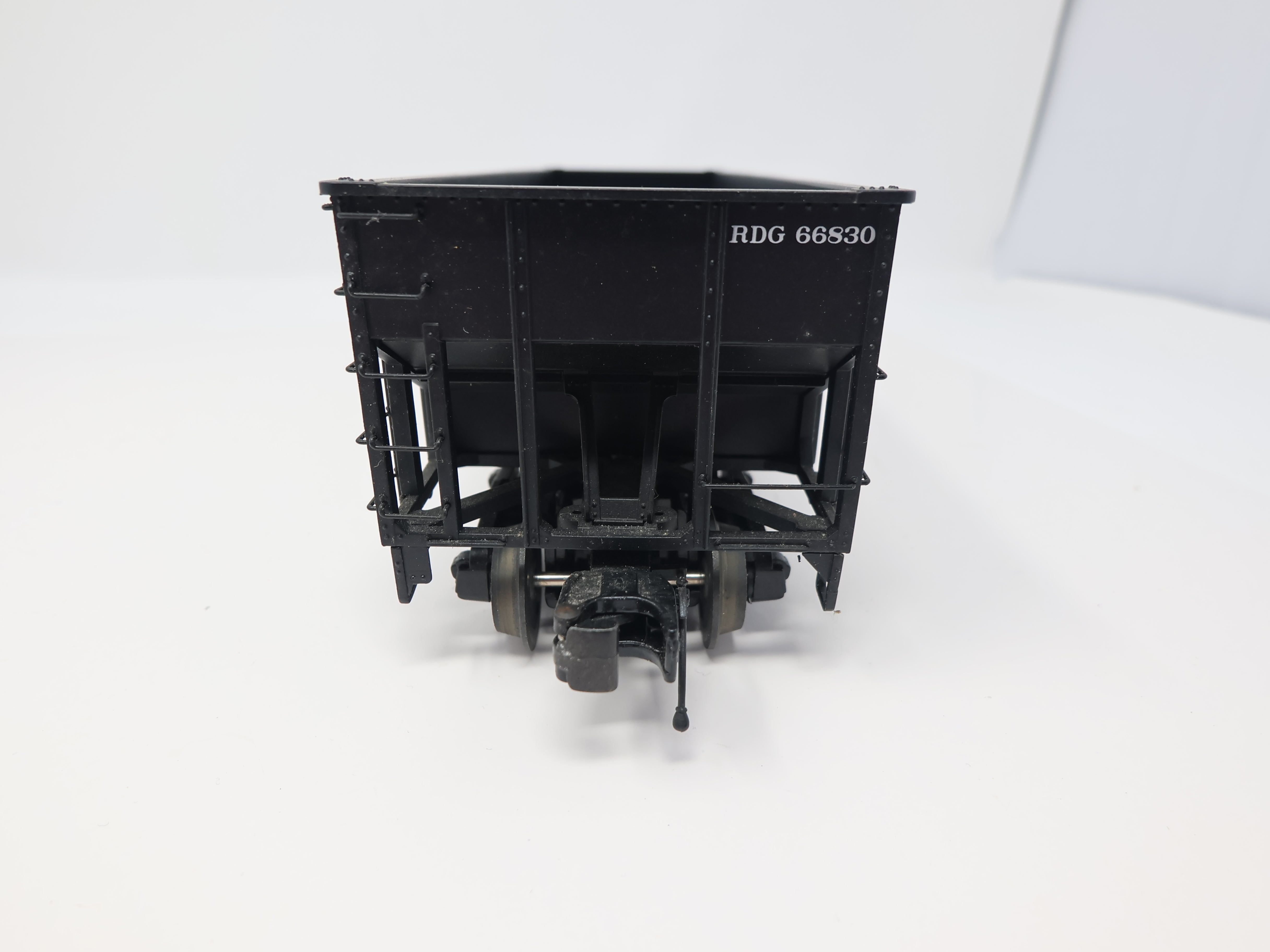 USED MTH Premier 20-90183 O, 34' AAR Composite Hopper Car, Reading RDG #66830