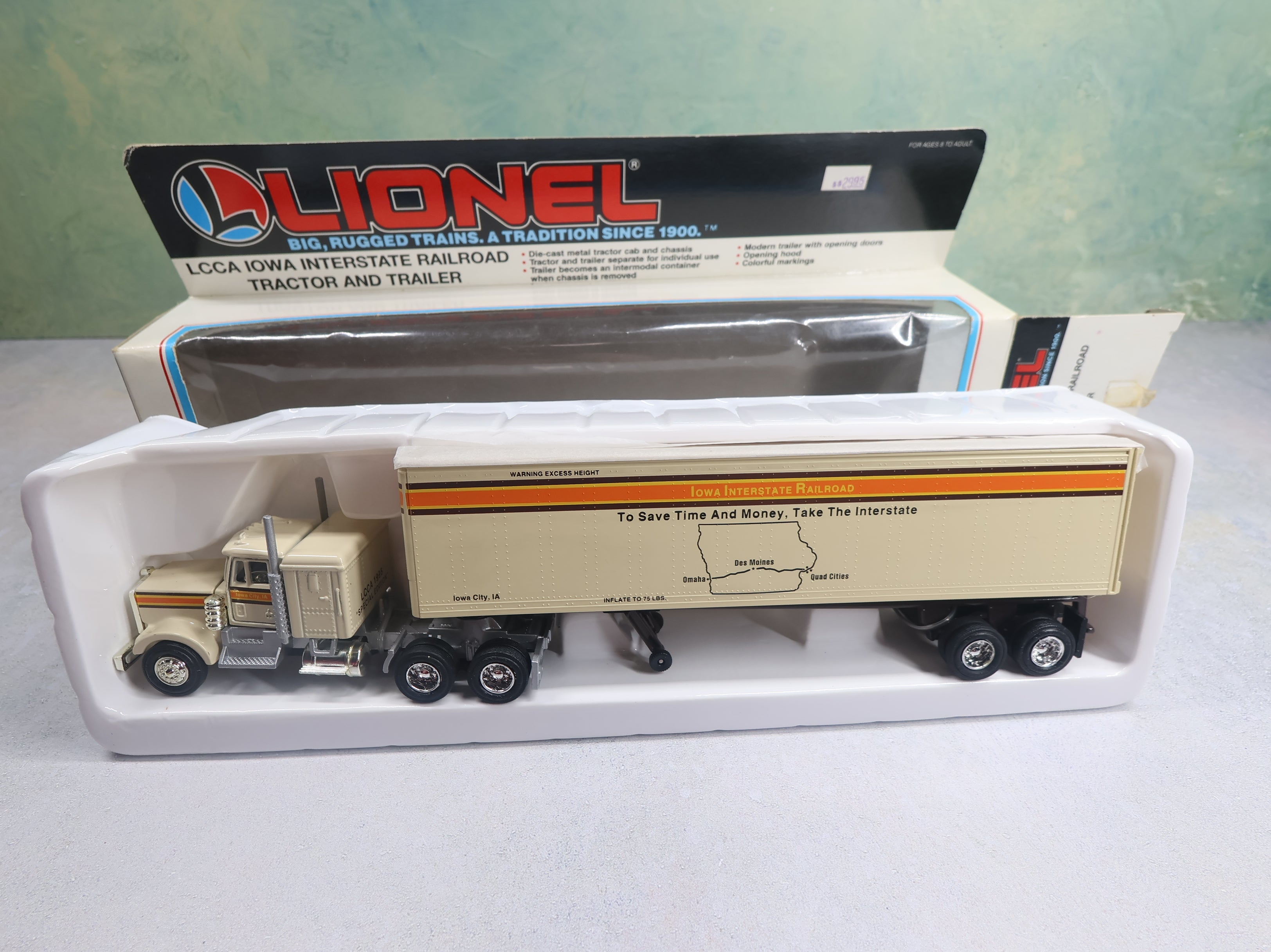 USED Lionel #6-52092 O Tractor and Trailer Iowa Interstate LCCA Edition