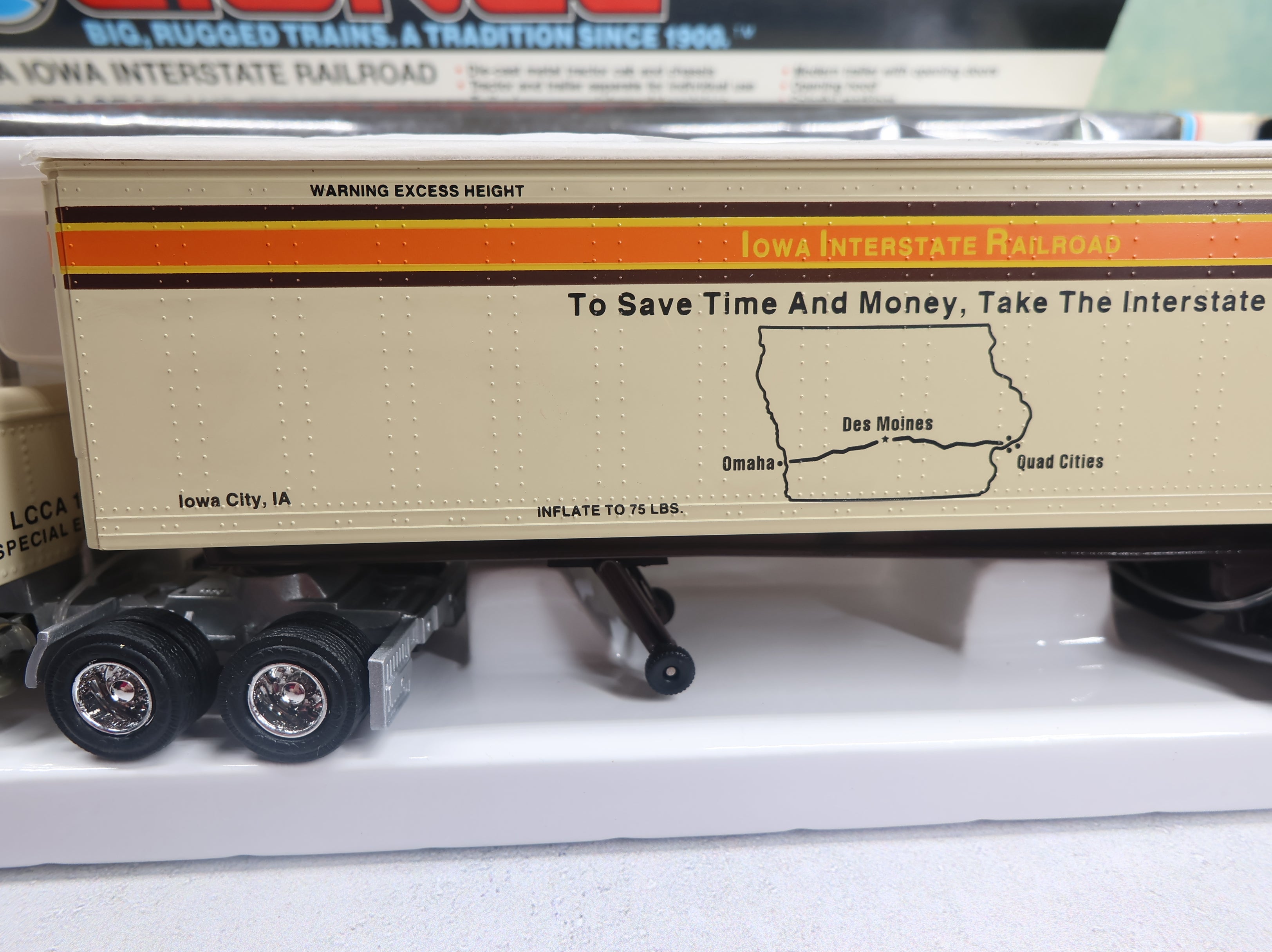 USED Lionel #6-52092 O Tractor and Trailer Iowa Interstate LCCA Edition
