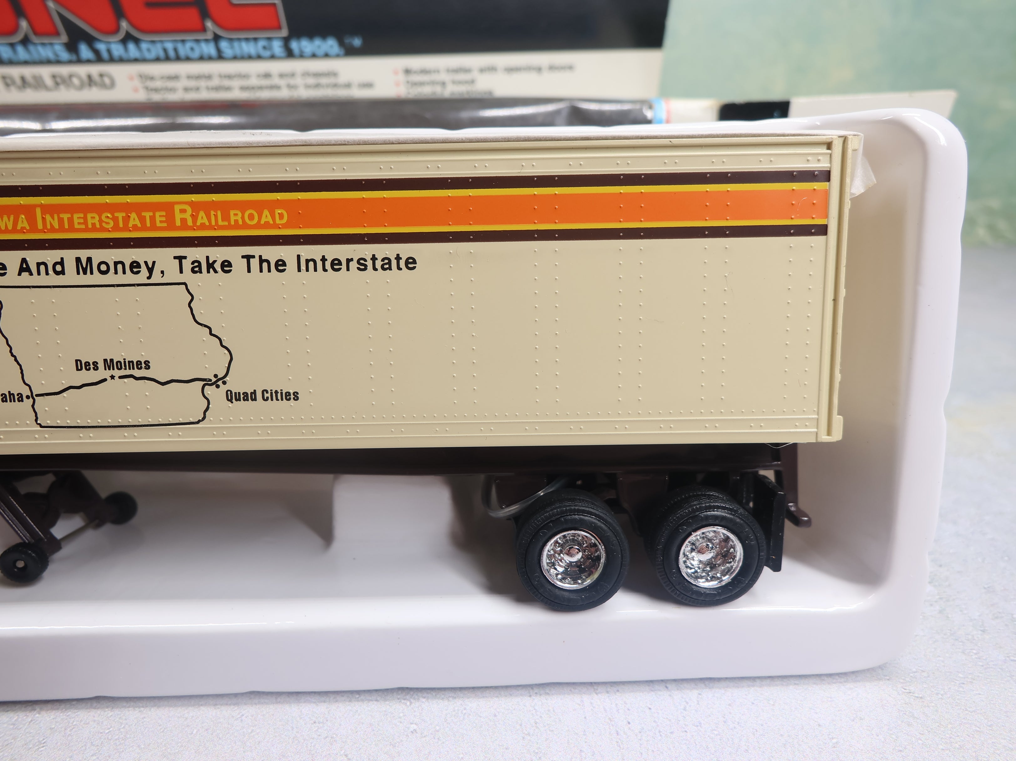 USED Lionel #6-52092 O Tractor and Trailer Iowa Interstate LCCA Edition