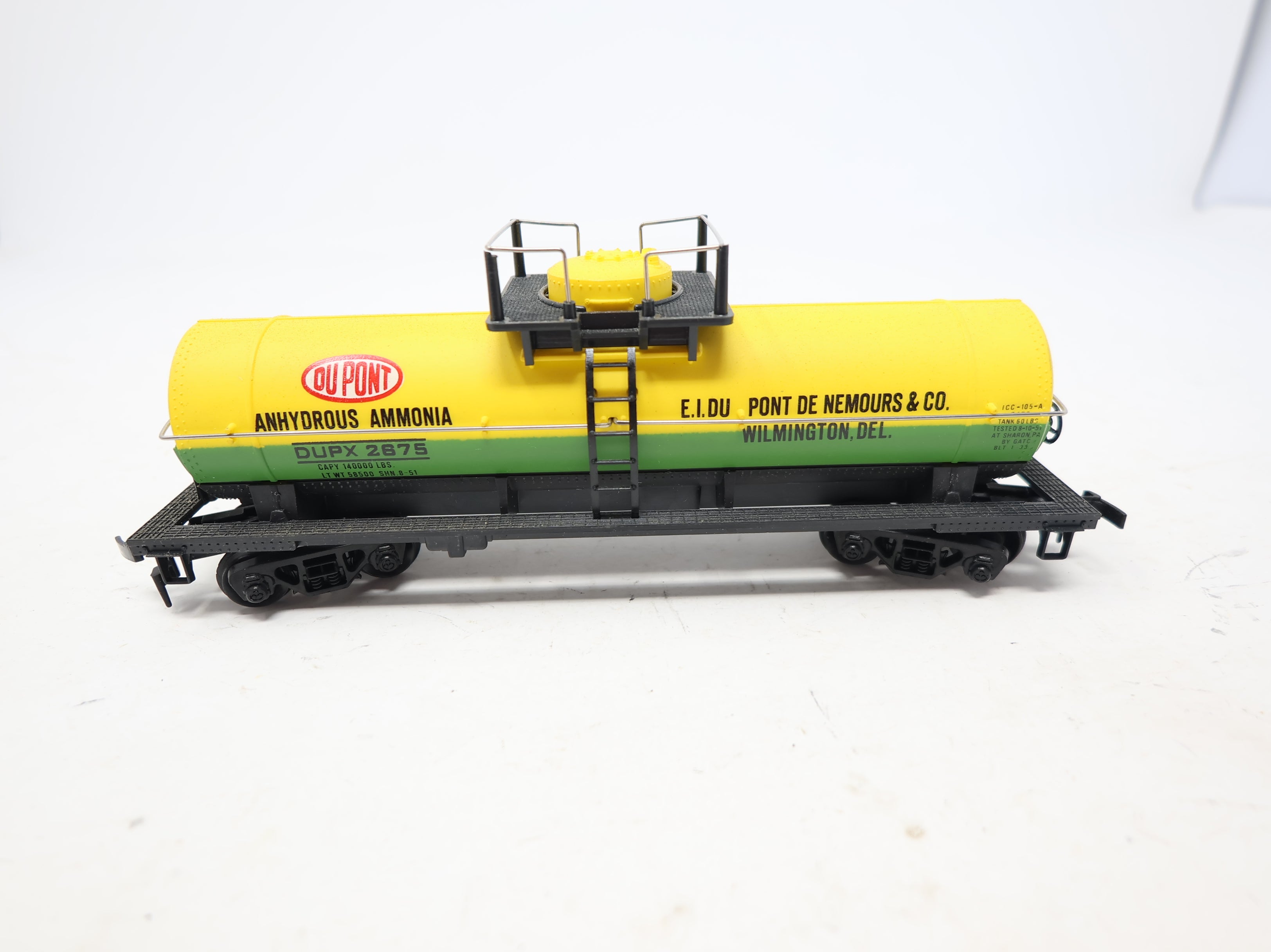 USED PEMCO HO Scale Single Dome Tank Car Dupont DUPX #2675