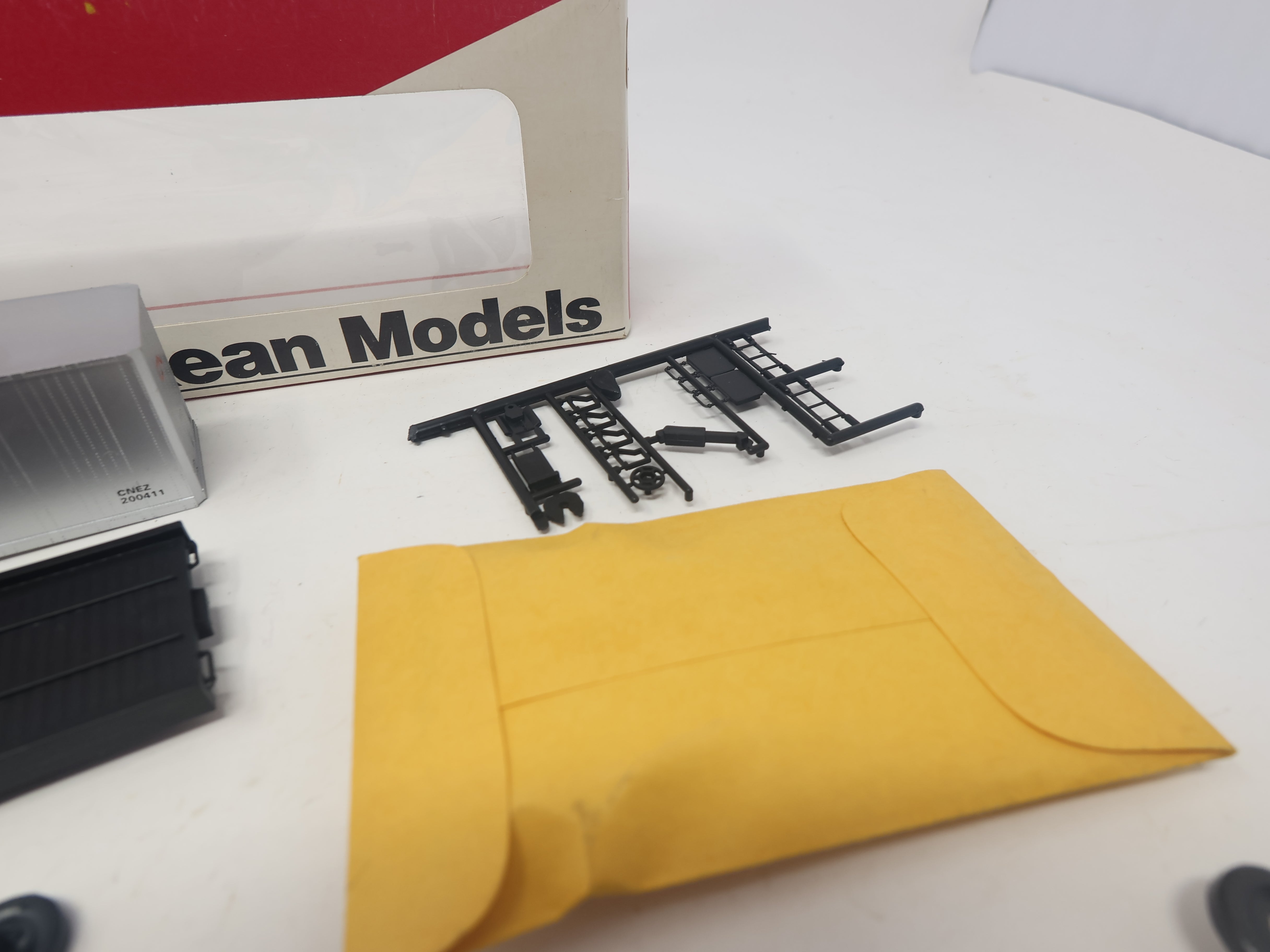 USED MCKEAN 1205 HO Scale, 50' TOFC Flat Car w/ 45' Trailer, Canadian National (KIT)