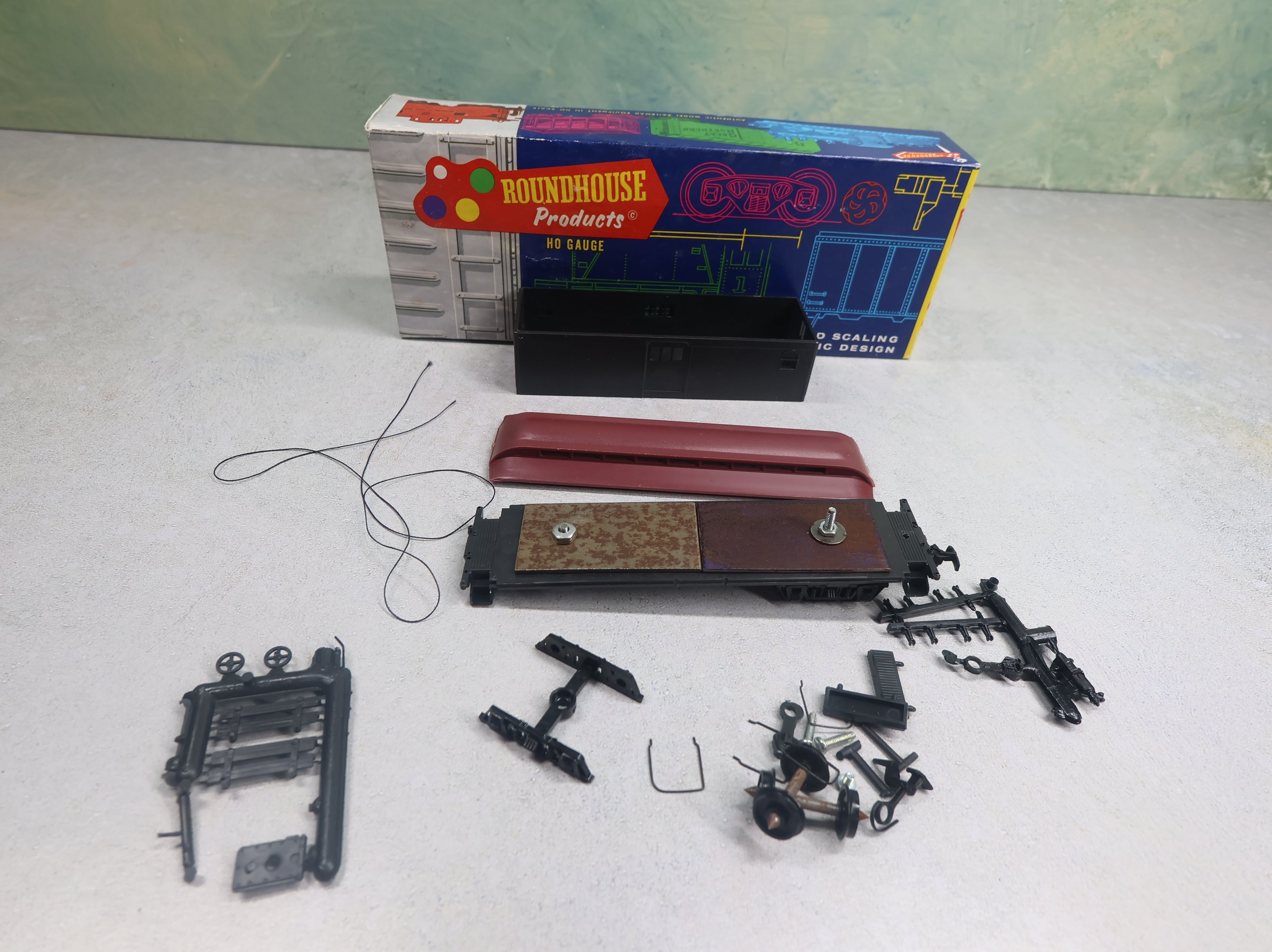 USED Roundhouse 3740 HO Scale Overton Baggage Unlettered (Started Kit) KIT